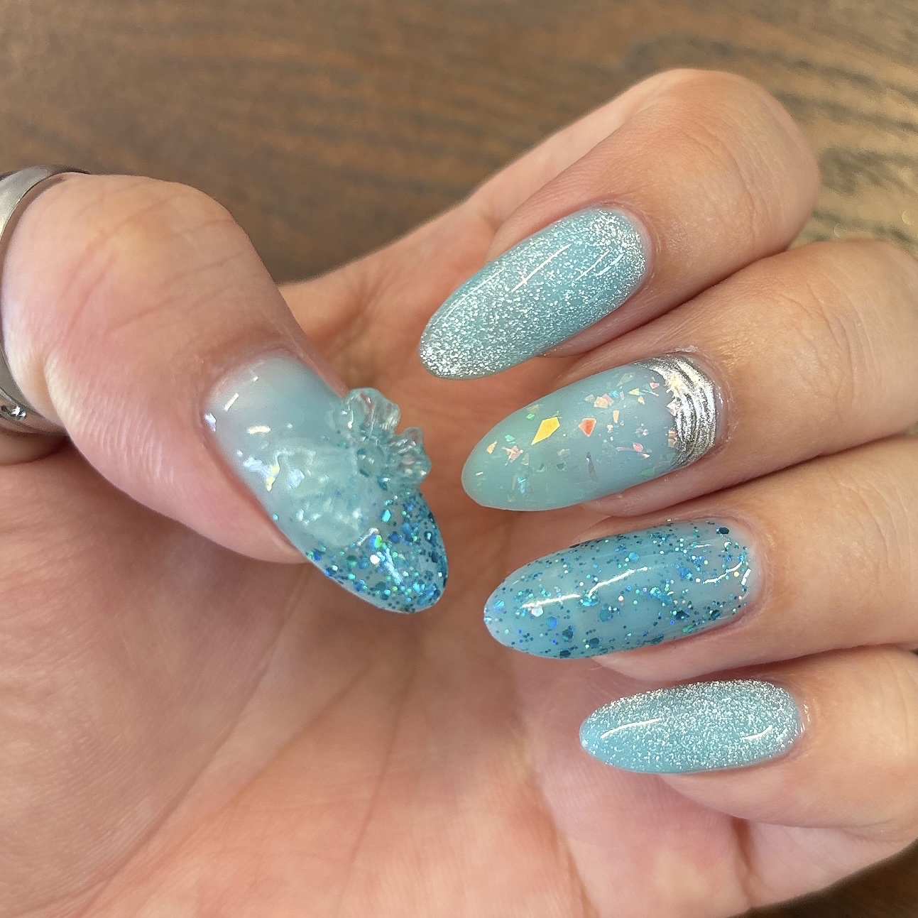 ジェルネイル グリッターグリーン/セリア/ジェルネイルを使ったクチコミ（1枚目）