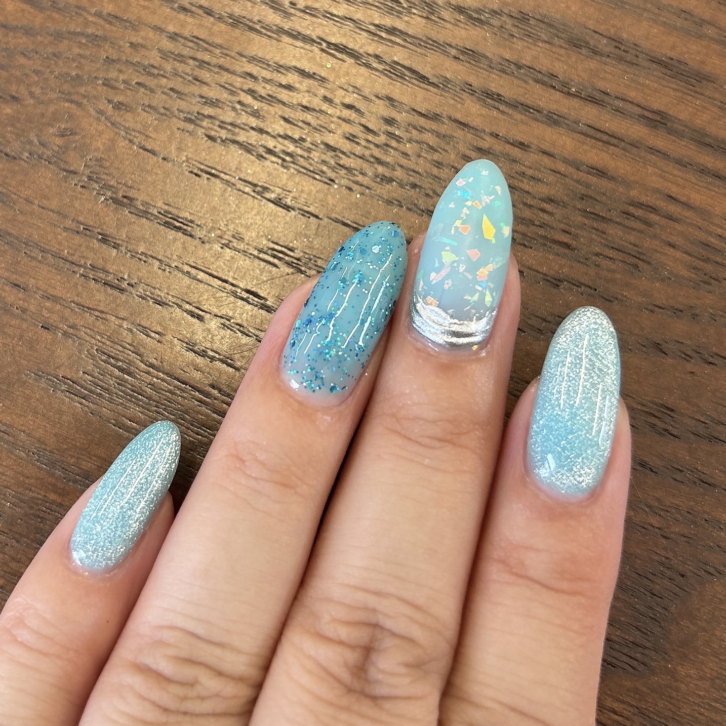 ジェルネイル グリッターグリーン/セリア/ジェルネイルを使ったクチコミ（2枚目）