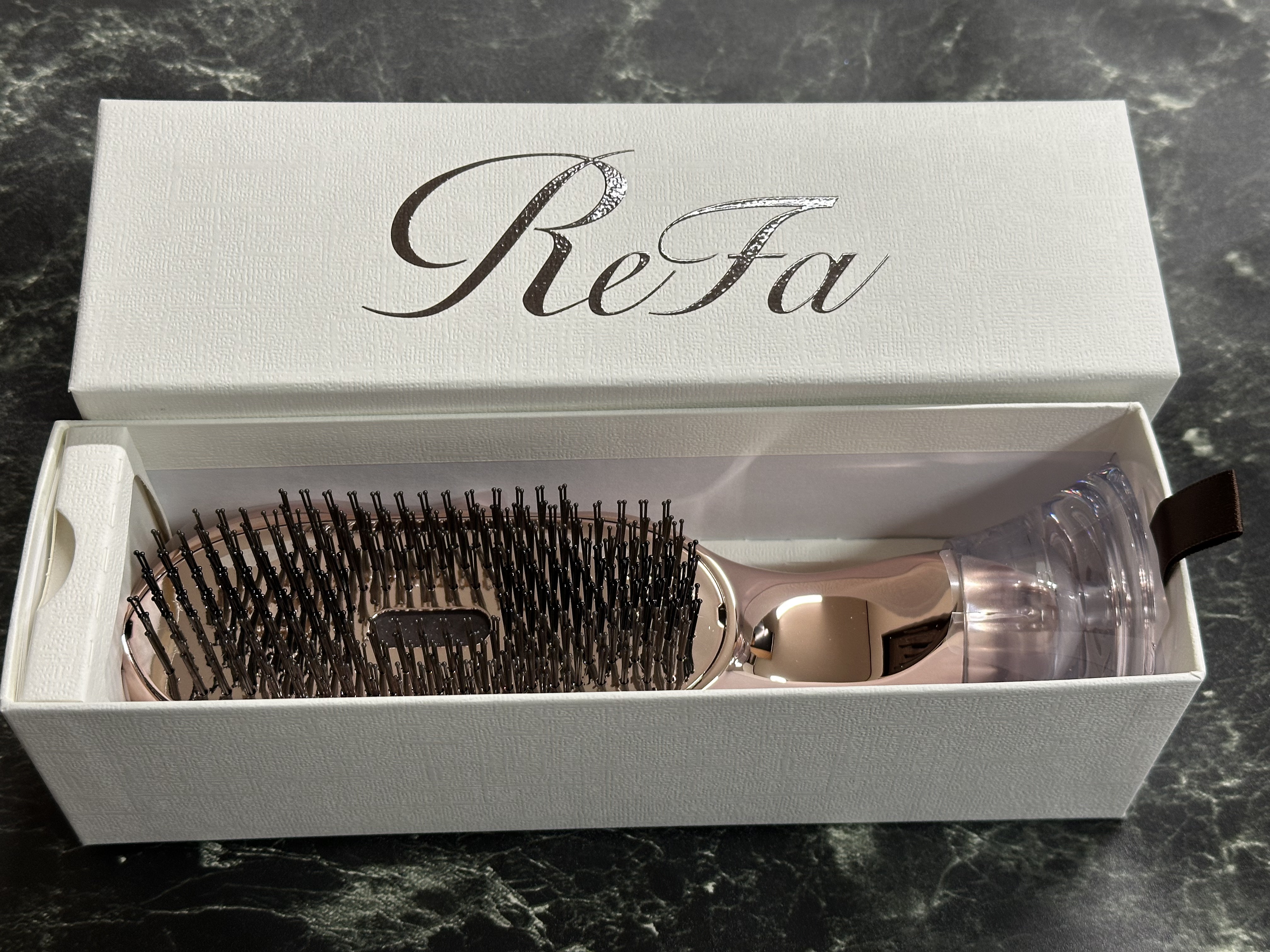 イオンケアブラシプレミアム｜ReFaの口コミ - ⭐️誕生日