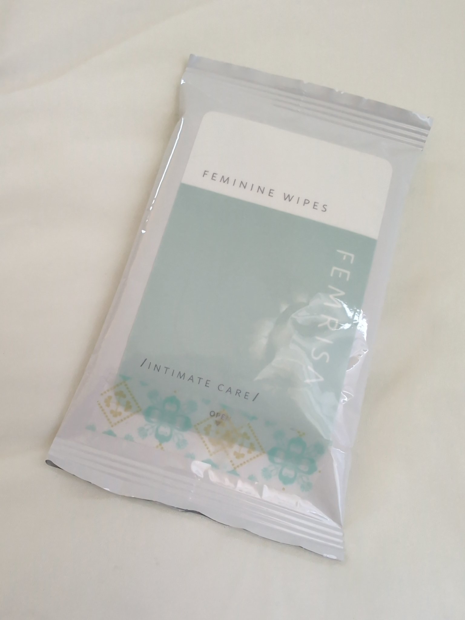 【matsukiyo フェムリサ エニーシート みずみずしいフレッシュペアーの香り】

匂いも甘ったるい感じじゃないのがありがたい

顔とか体にもつかっていいみたい

夏なのであけたらすぐかわいちゃうから
マステで隙間埋めて袋に入れて保管し