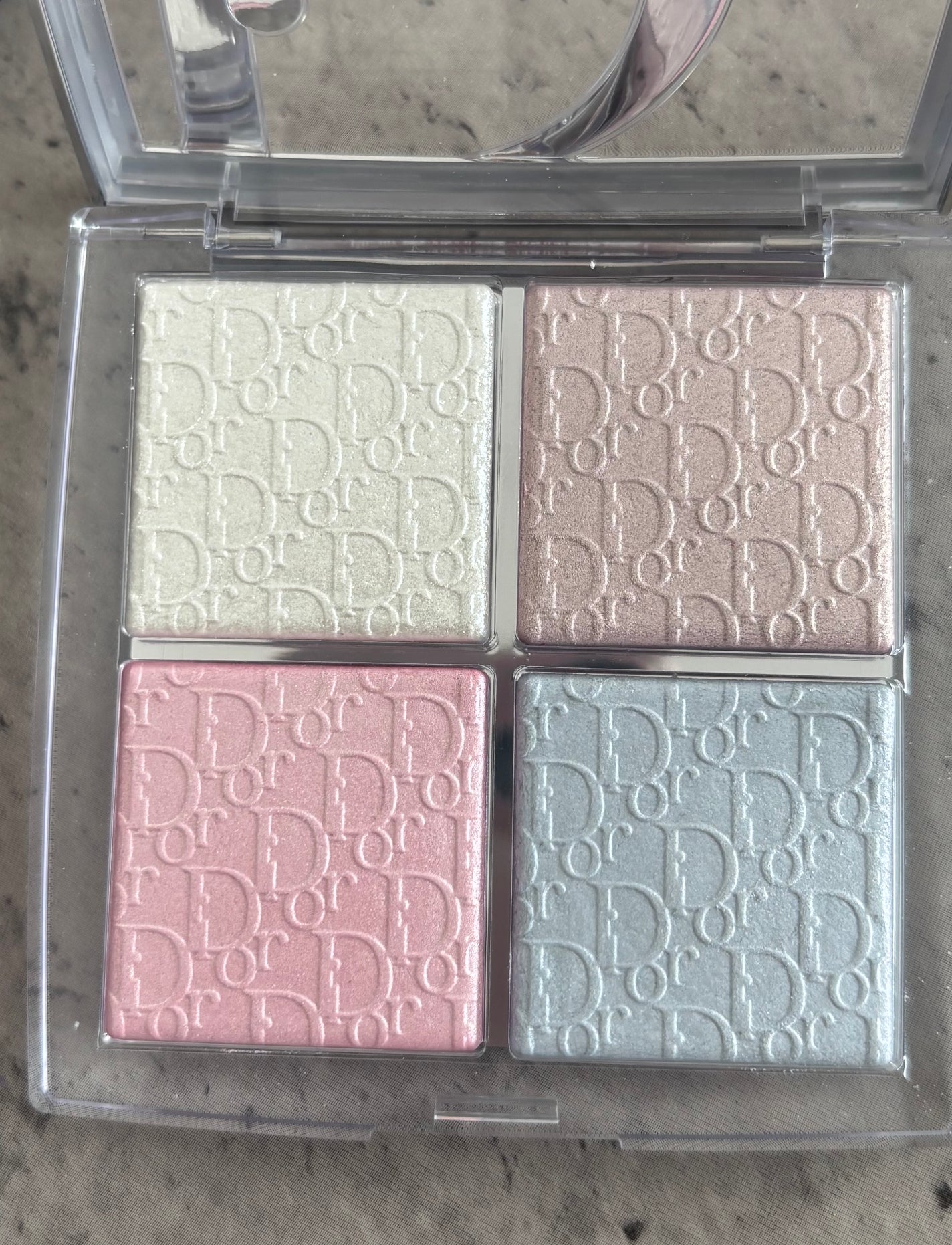 ディオール バックステージ フェイス グロウ パレット/Dior/ハイライトを使ったクチコミ(3枚目)