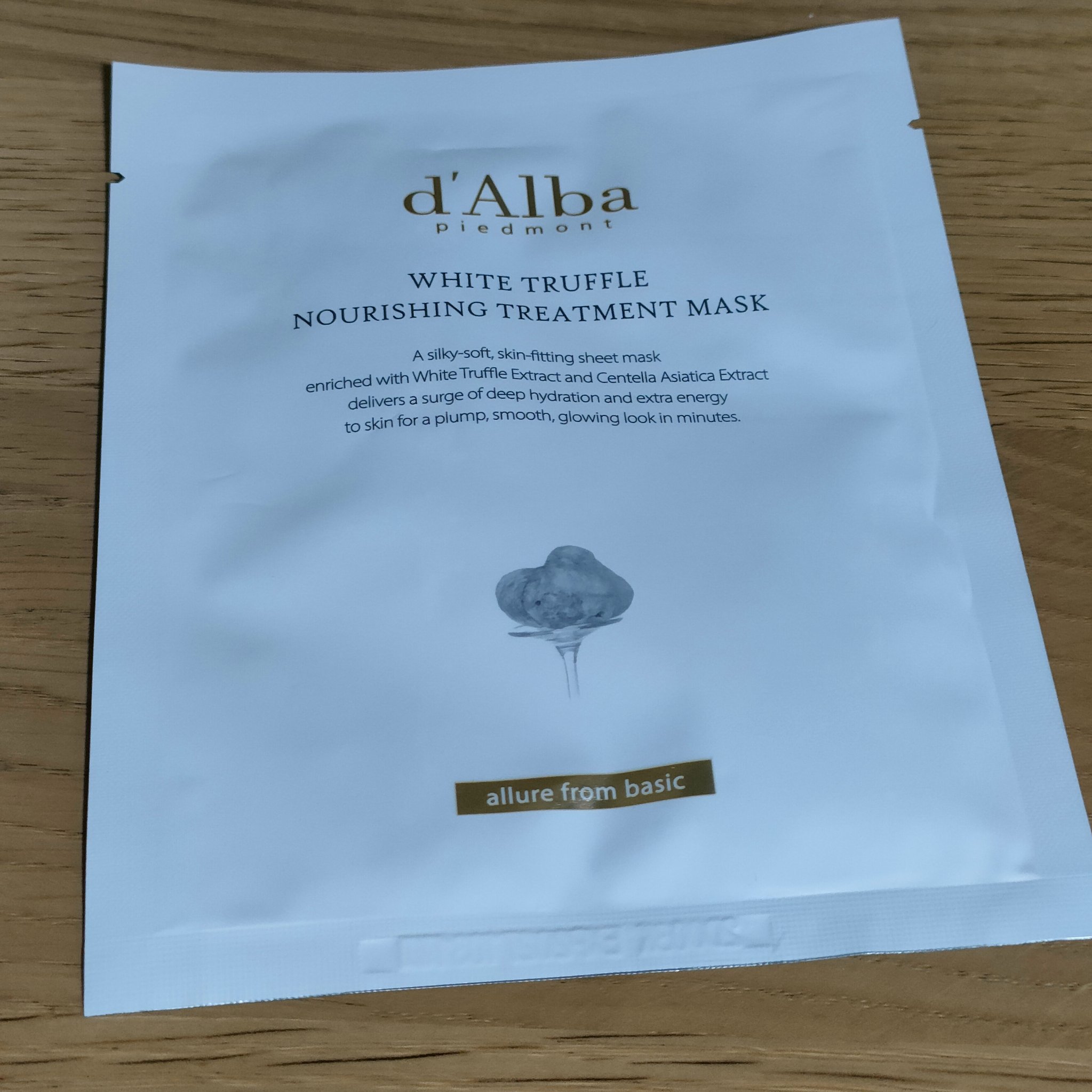💎【d'Alba ホワイトトリュフ ナリッシング トリートメントマスク】💎
"ラグジュアリーな潤いチャージ"を叶えてくれる、韓国発の高機能シートマスク✨

ホワイトトリュフエキス＆ツボクサエキス（CICA）配合で、お肌にエナジーと栄養を