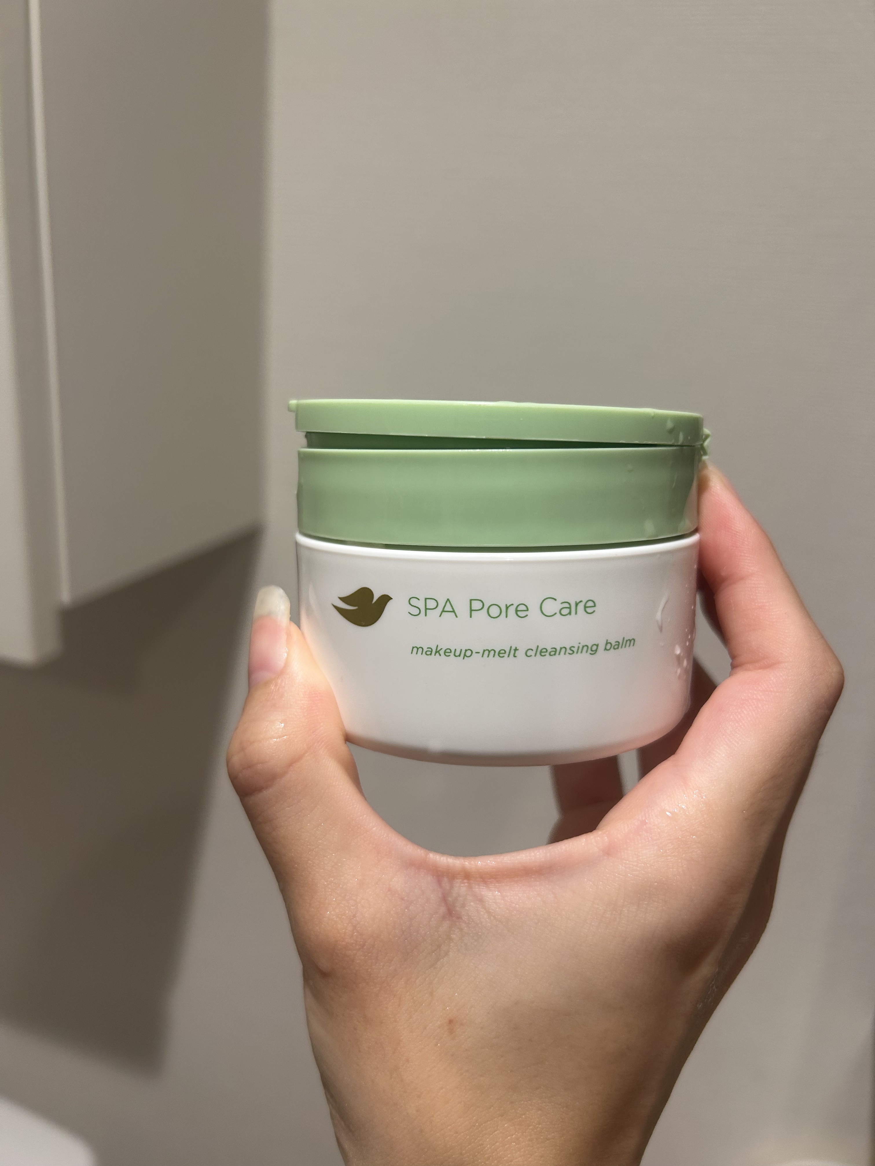 ダヴ ダヴ すっきり毛穴ケアクレンジングバームのクチコミ「化粧は落ちるけど肌荒れは治らない。鼻の黒ずみもなくならないけど角栓が何もしてないのにニョキニョ.....」（1枚目）