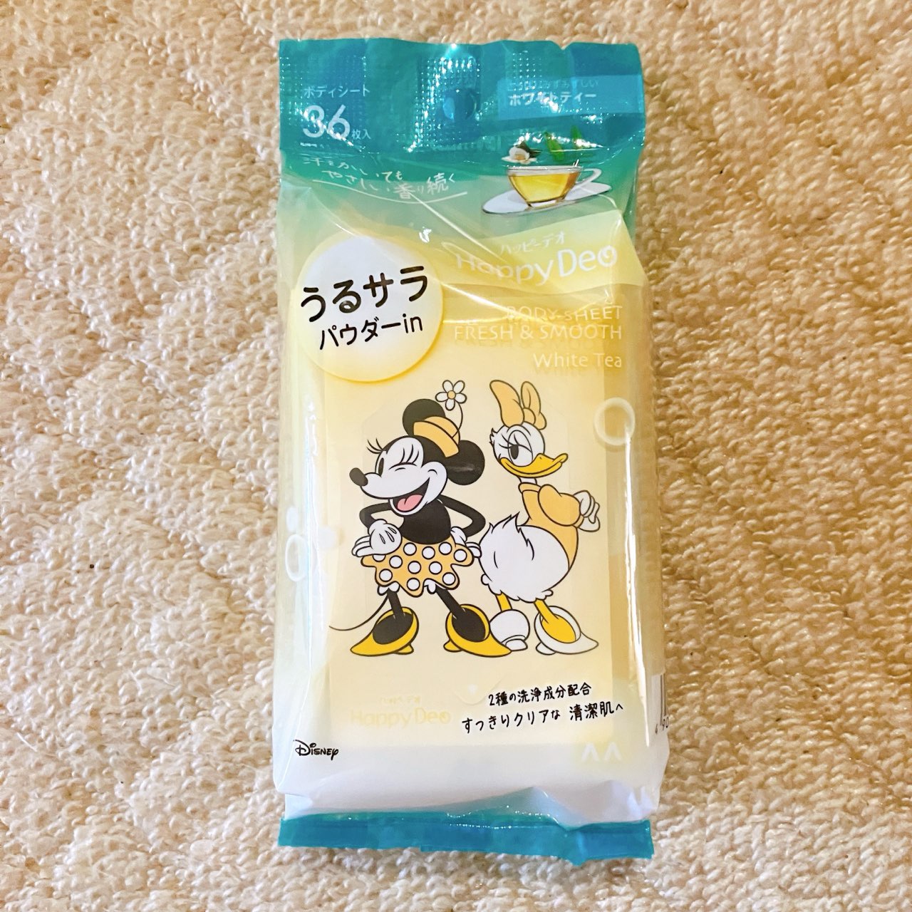 ハッピーデオ　ボディーシート　うるサラパウダーin〈ホワイトティー〉36枚入り

　薬局で見つけたパケが可愛いボディーシート♡

・たっぷり36枚入り

・サラサラ感はそんなに強くないので　変に乾燥せず、最後まで潤いがあって大満足

・香り