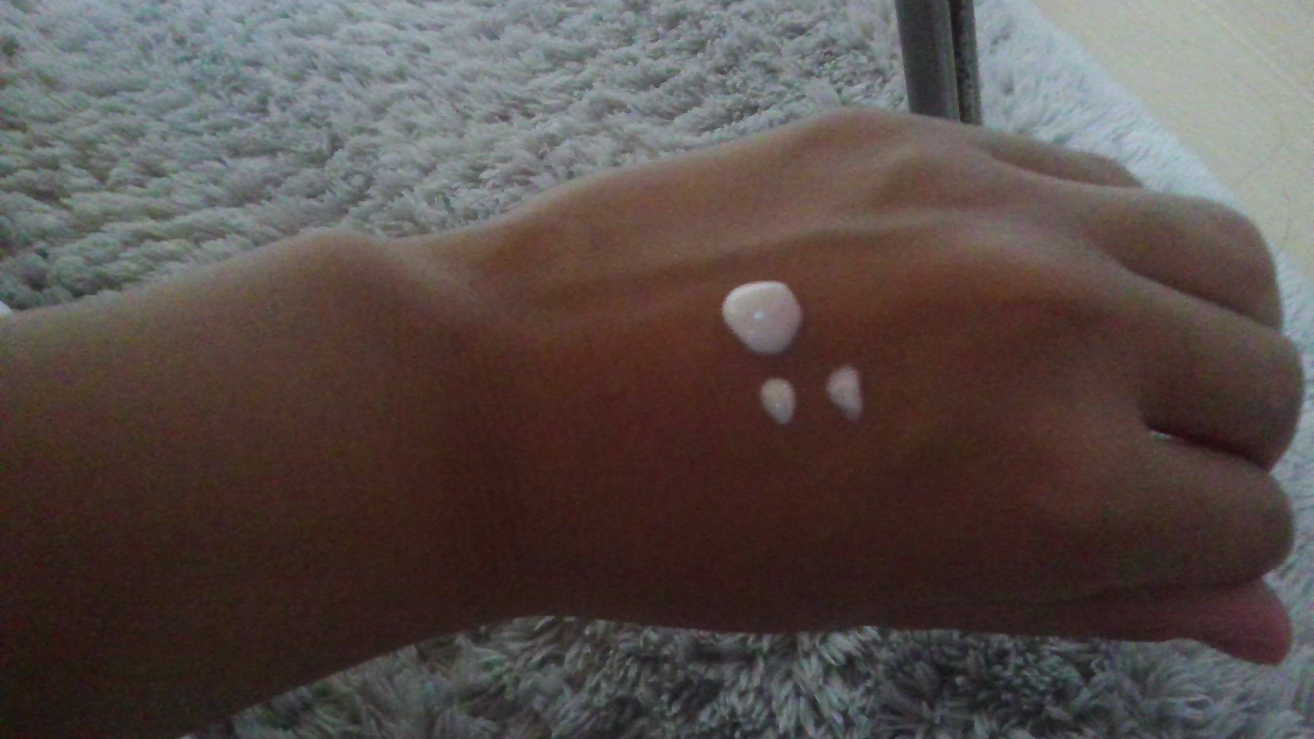 ニベア ニベアUV ディープ プロテクト＆ケア トーンアップ エッセンスのクチコミ「皆さんこんにちは！
yuunaです！
今回は暑い夏にぴったりの日焼け止めを紹介します
✼••┈.....」（2枚目）