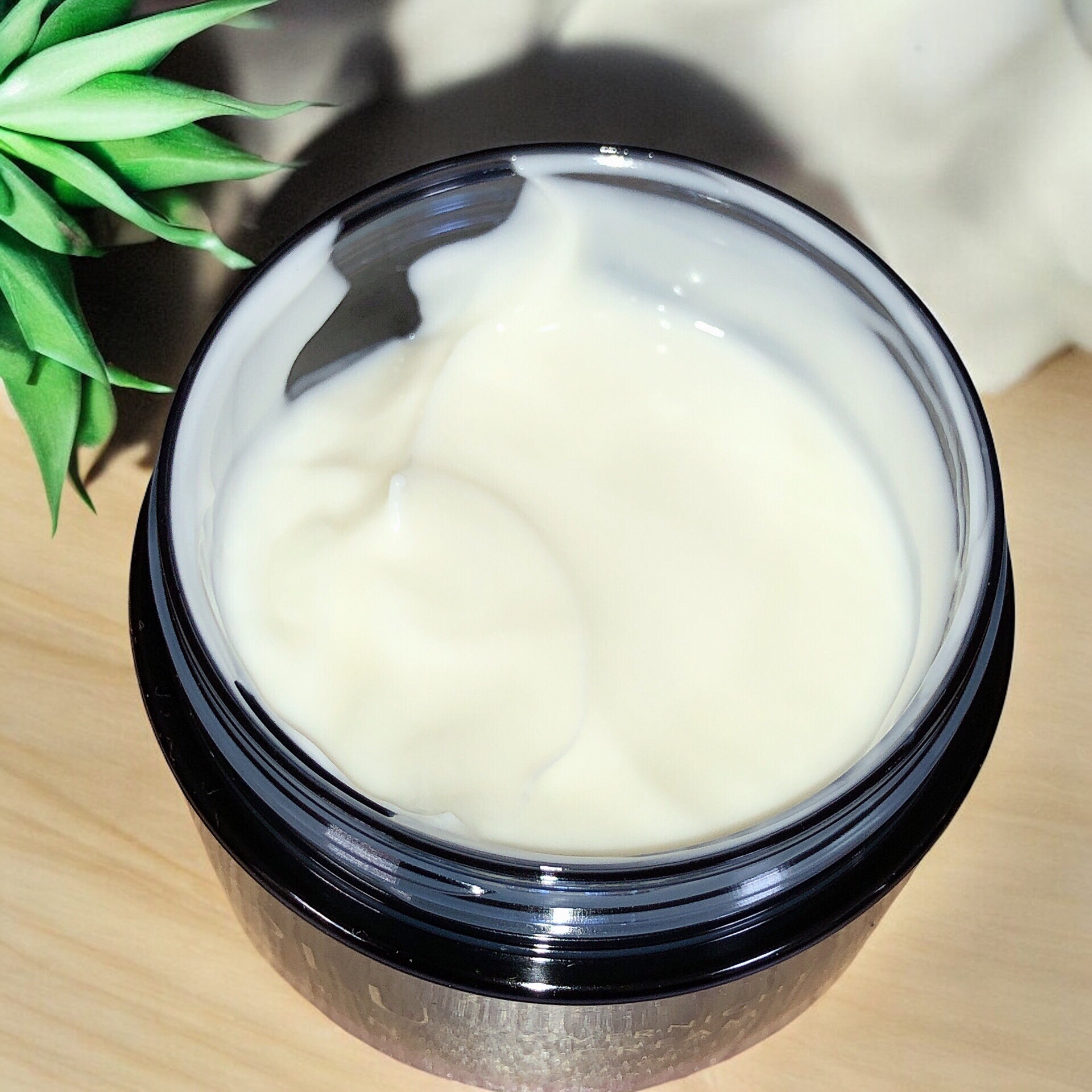 ヨル スキン オーバーナイトクリーム モイスト/YOLU/フェイスクリームを使ったクチコミ（2枚目）