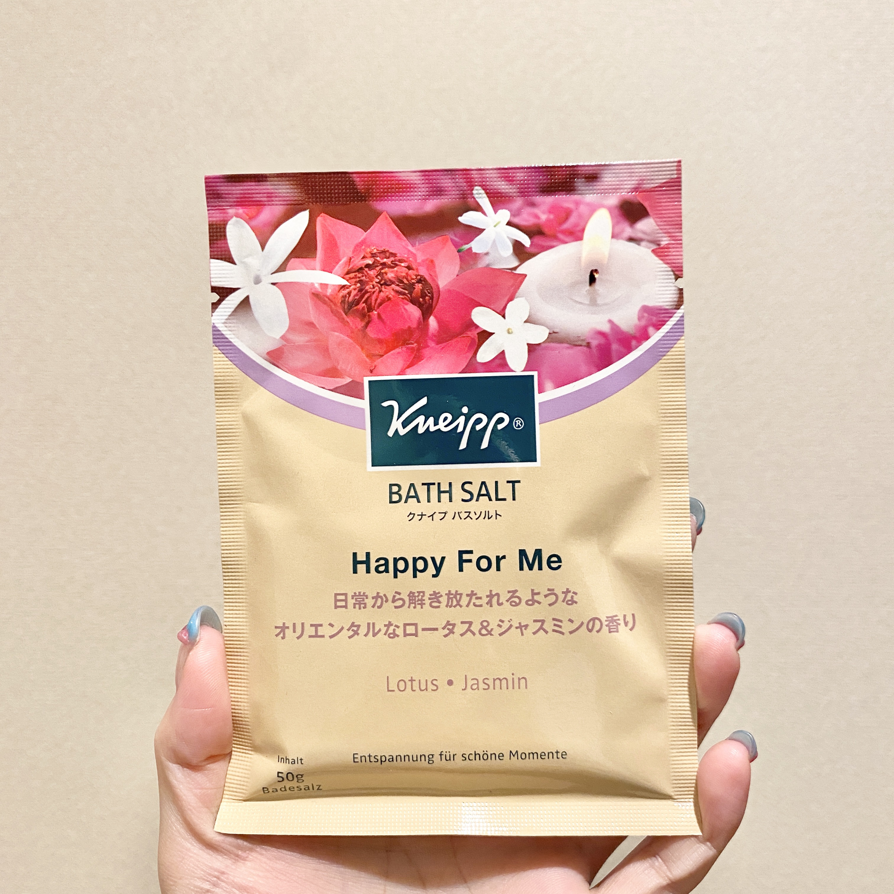 バスソルト ハッピーフォーミー ロータス＆ジャスミンの香り 50g【旧】/クナイプ/無機塩系入浴剤を使ったクチコミ（2枚目）
