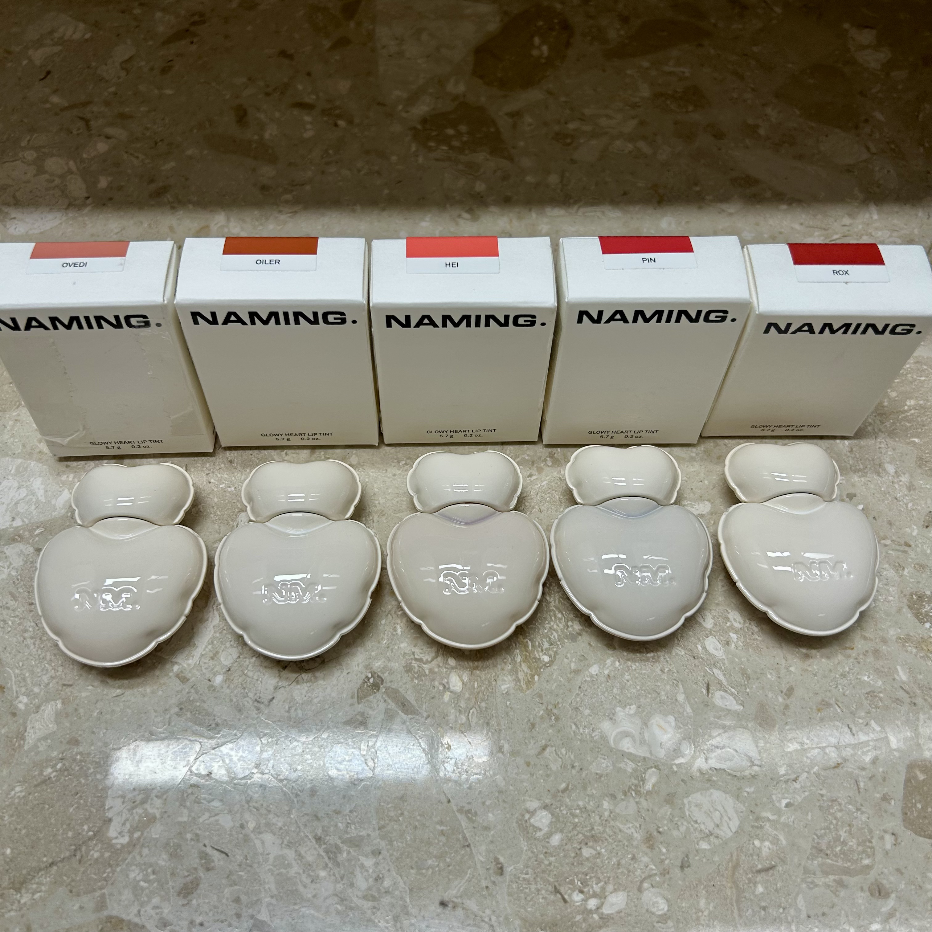 ❤︎NAMING. グロウ ハートリップティント❤︎

✼••┈┈••✼••┈┈••✼••┈┈••✼••┈┈••✼

6月に発売されたばかりのこちらのリップは、ころんとしたハート型🤍のパッケージがめちゃくちゃ可愛い😍
置いてあるだけで可