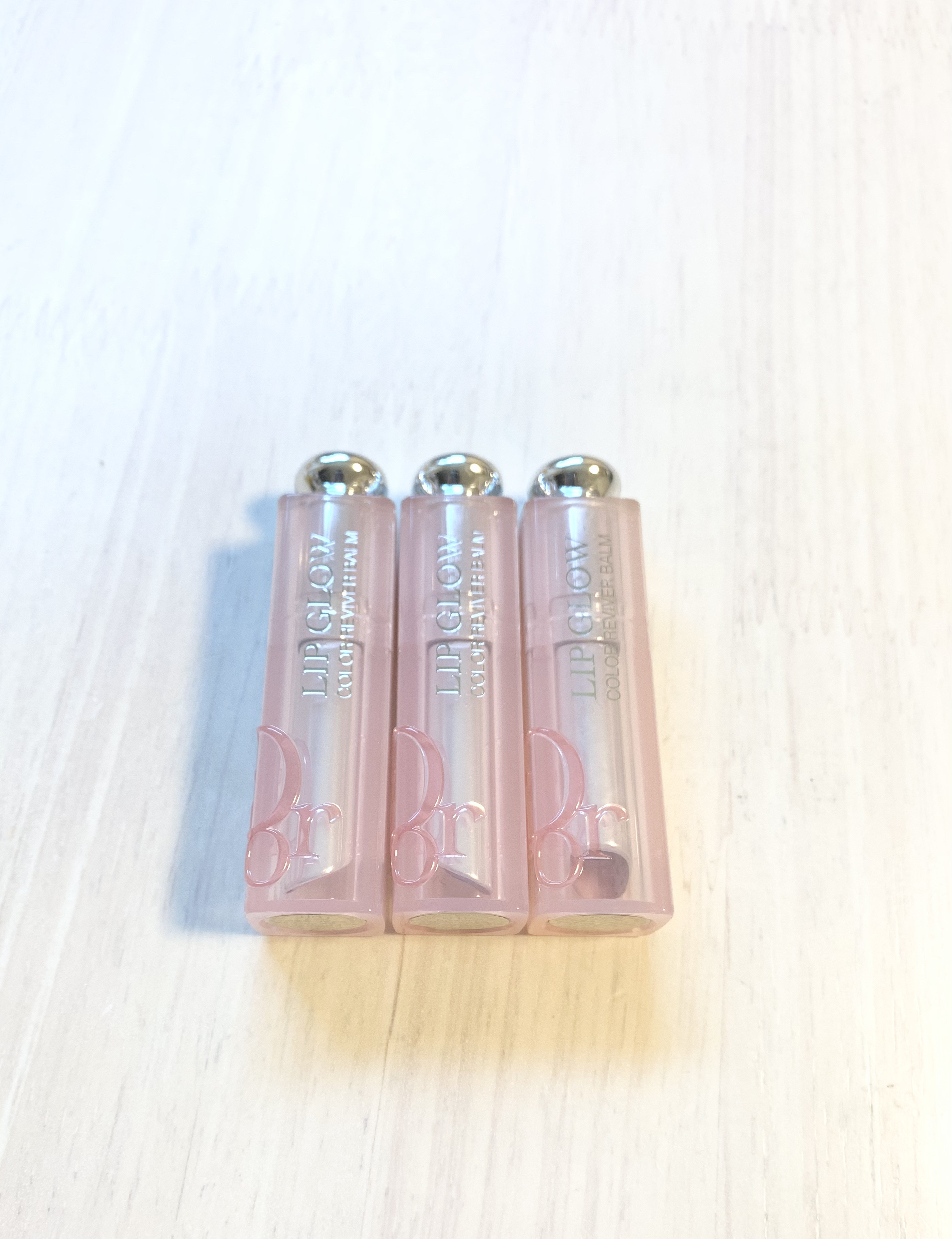 ディオール アディクト リップ グロウ¥4,950




《001ピンク》

リピート3本しているカラー❕
リップの一番最初に塗ったり、リップクリームみたいに家にいる時に使用したりしています❕スクールメイクにも❕🙆🏻‍♀️
すこしピン