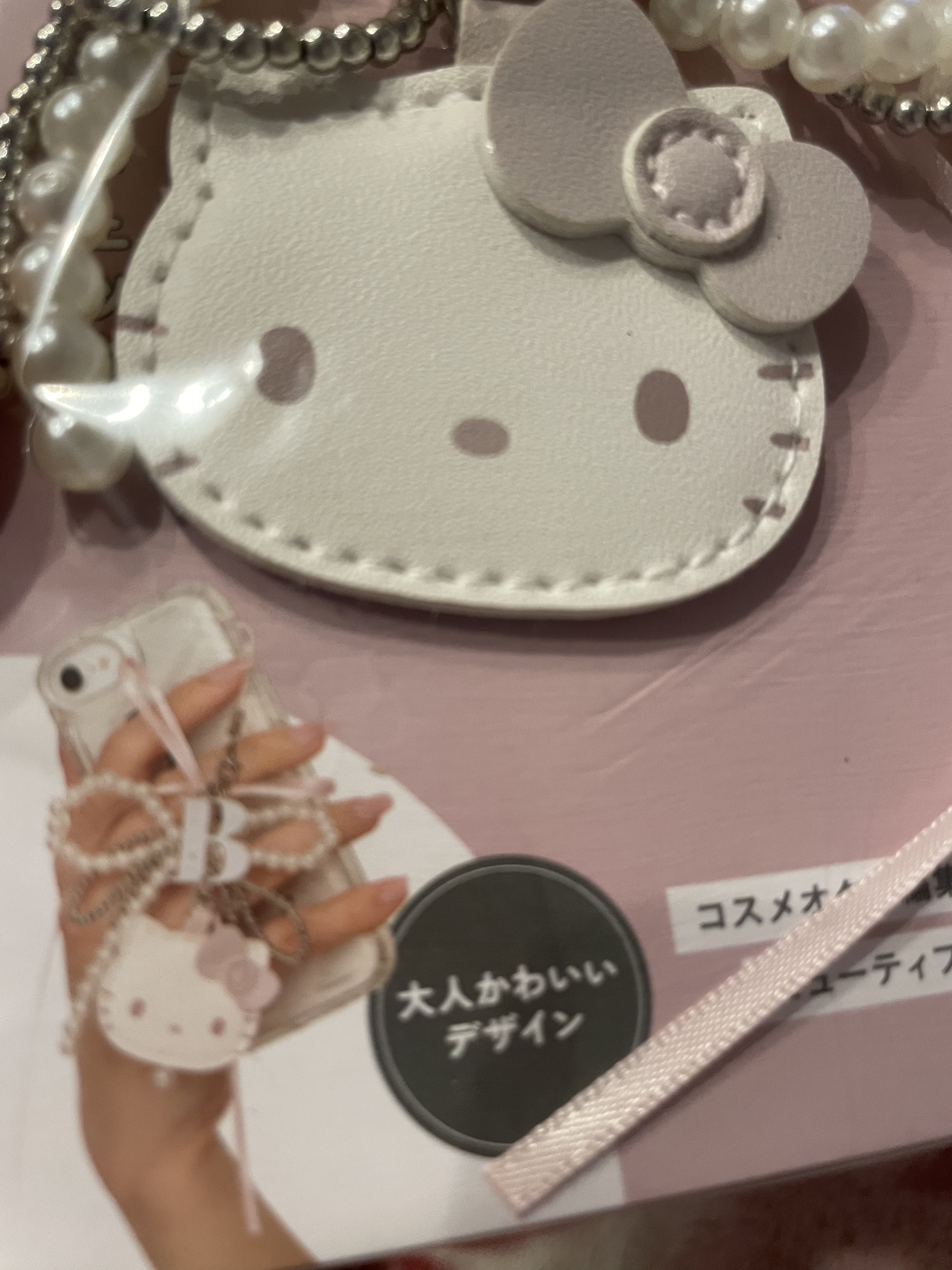 HELLO KITTY × BRILMY いつでもササッとお直しできる ミラー付きビーズストラップ BOOK PALE PINK ver./BRILMY/書籍を使ったクチコミ（2枚目）