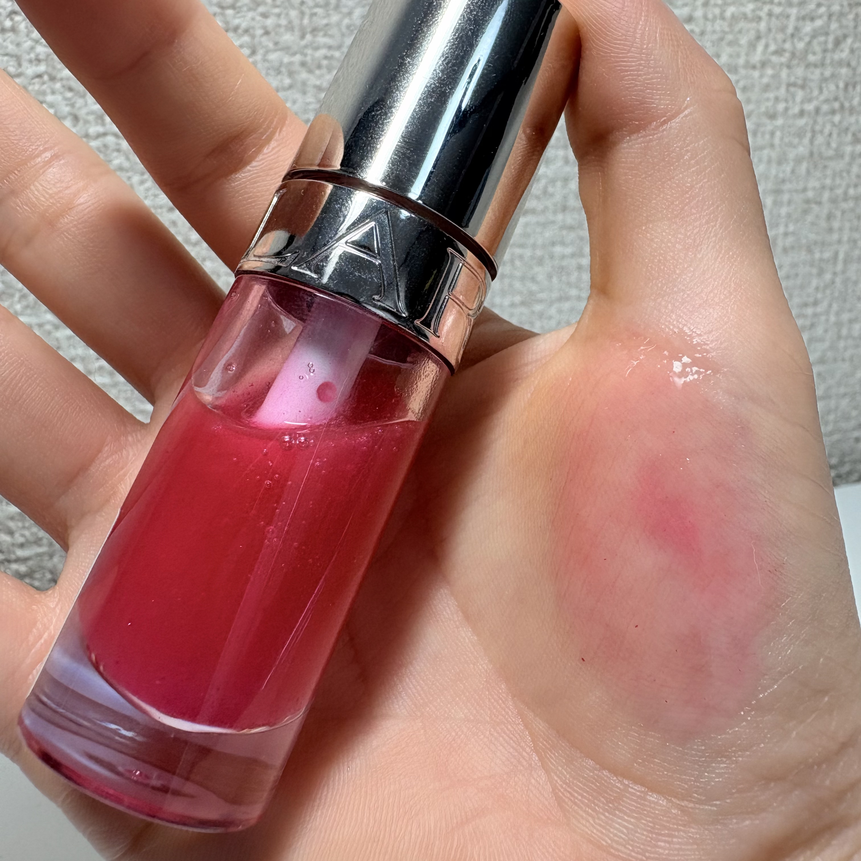 リップコンフォートオイル 04 ピタヤ/CLARINS/リップグロスを使ったクチコミ（2枚目）