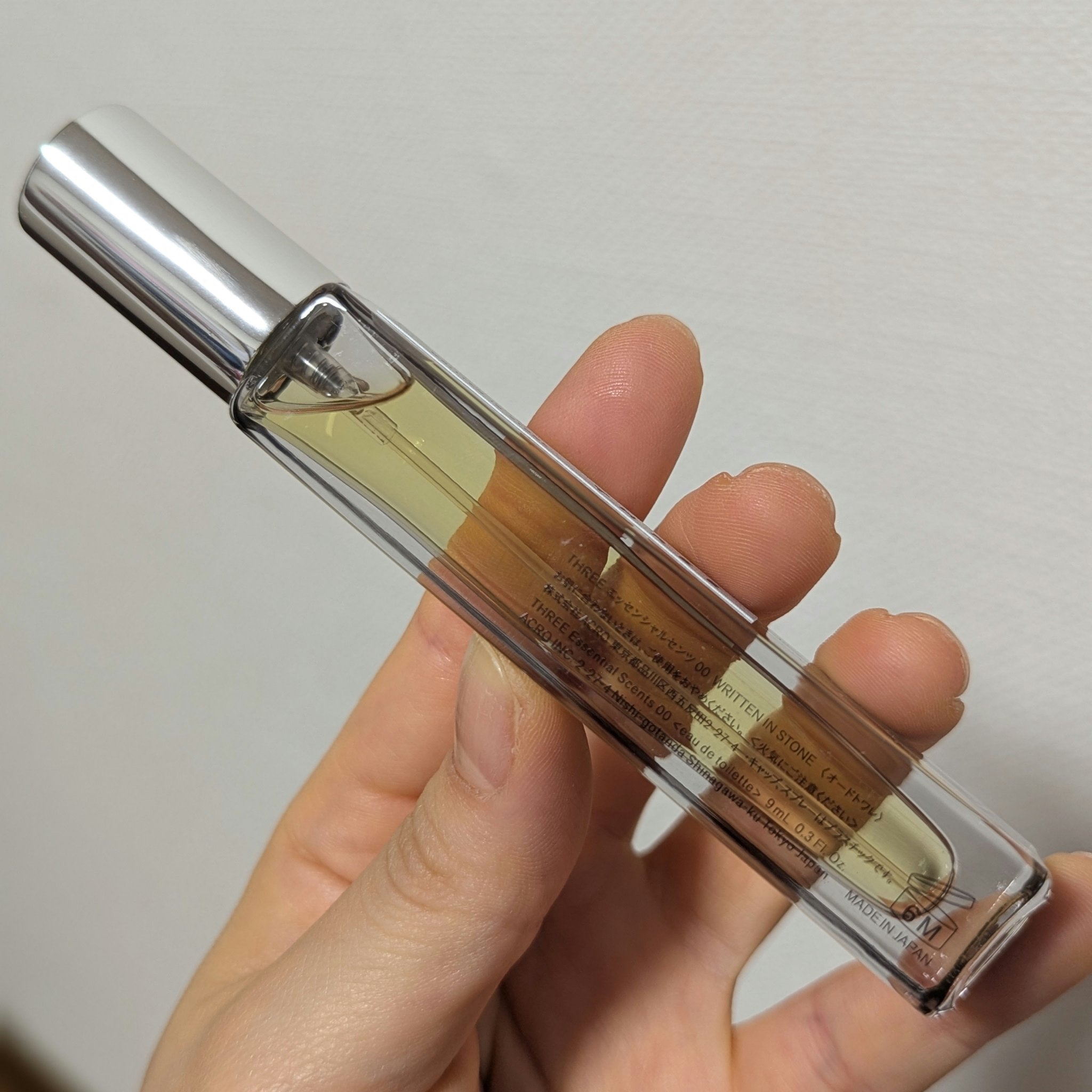 THREE エッセンシャルセンツ 00 WRITTEN IN STONE/THREE/香水(レディース)を使ったクチコミ（2枚目）