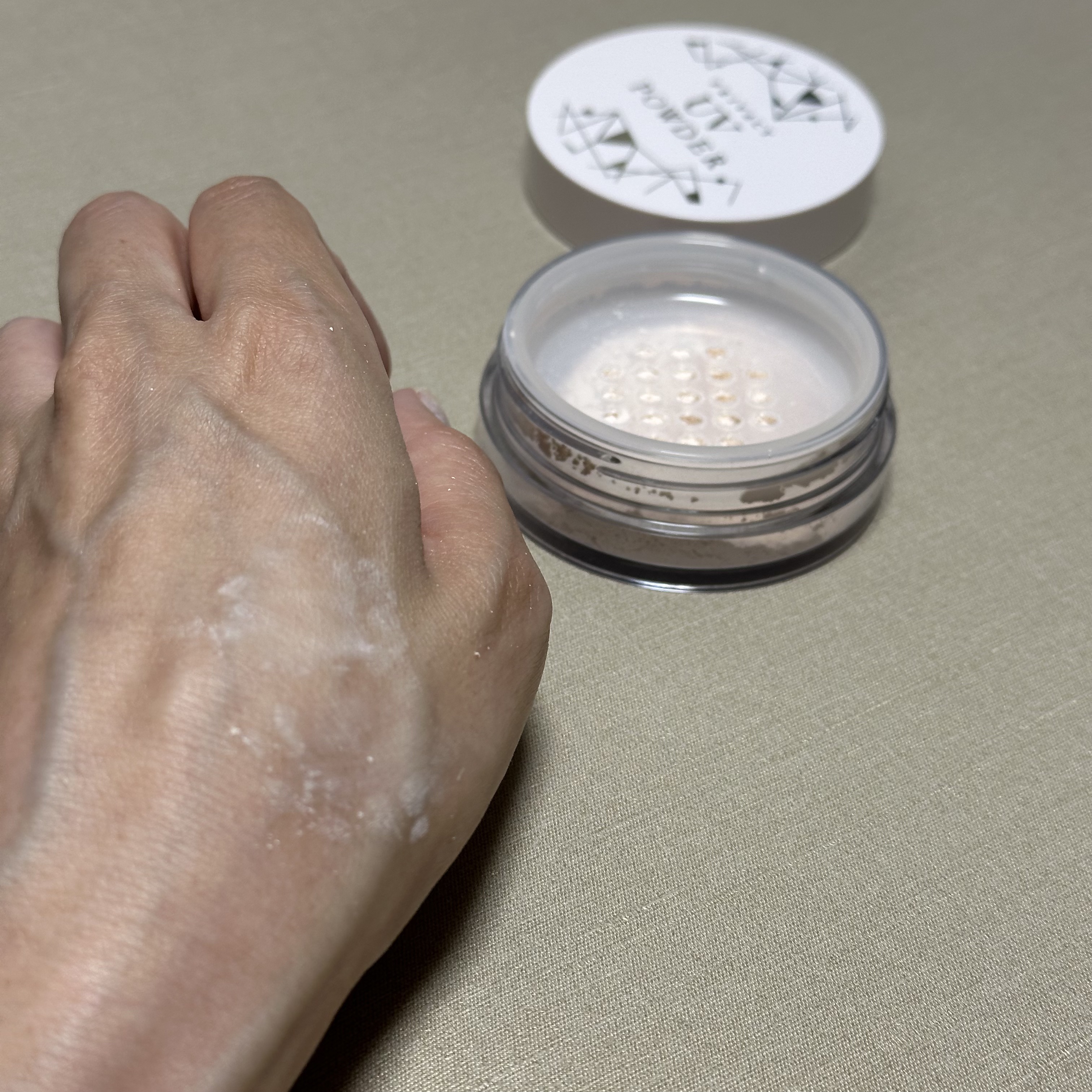 プライバシーUVパウダー50/プライバシー/ルースパウダーを使ったクチコミ（3枚目）