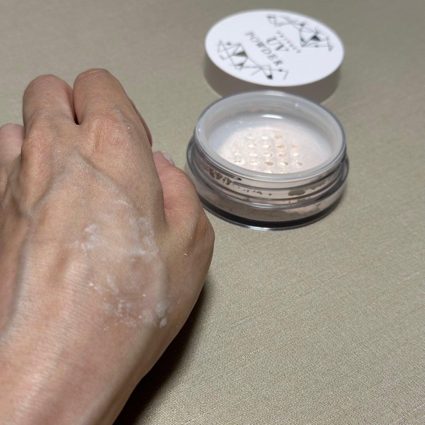 プライバシーUVパウダー50/プライバシー/ルースパウダーを使ったクチコミ(3枚目)