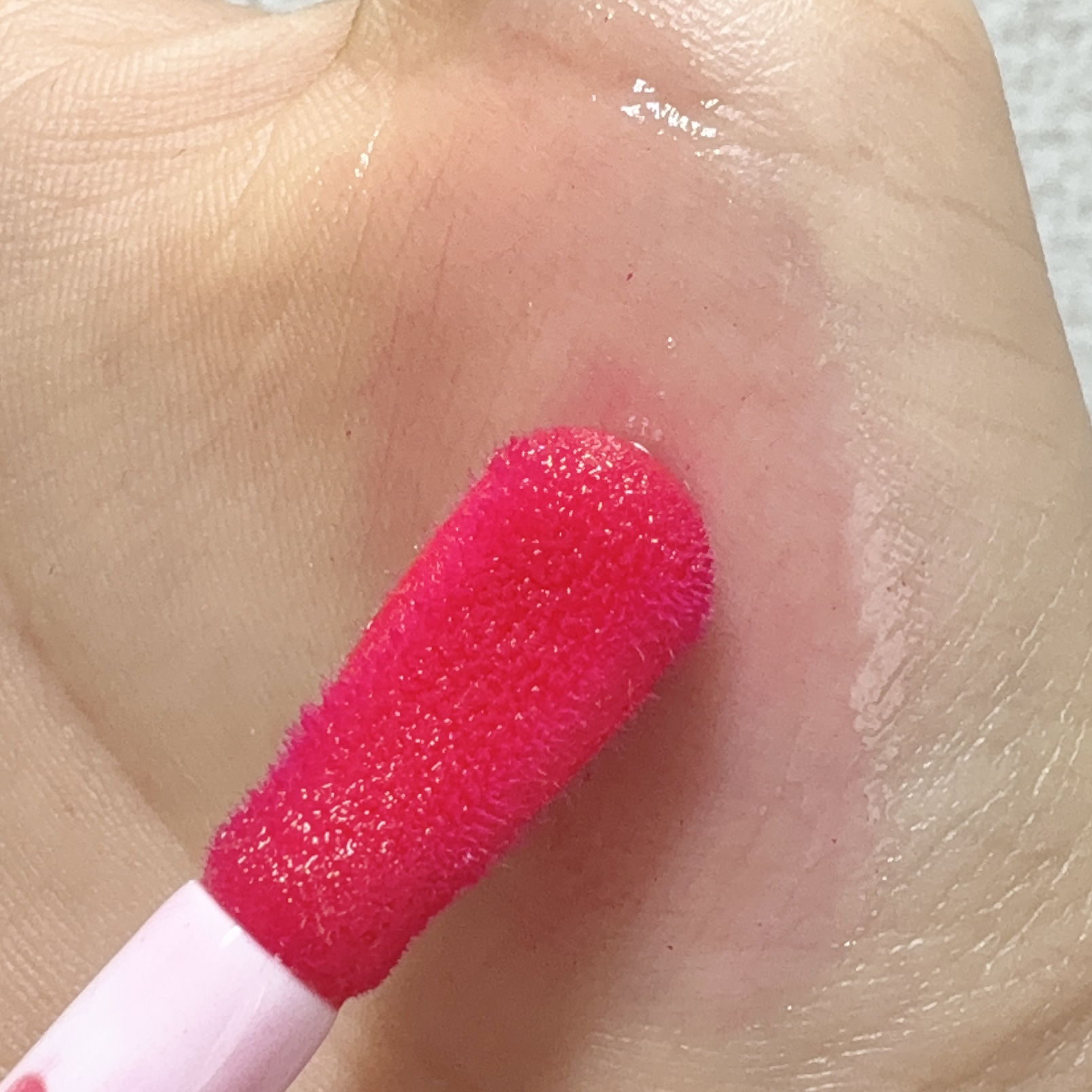 リップコンフォートオイル 04 ピタヤ/CLARINS/リップグロスを使ったクチコミ（3枚目）