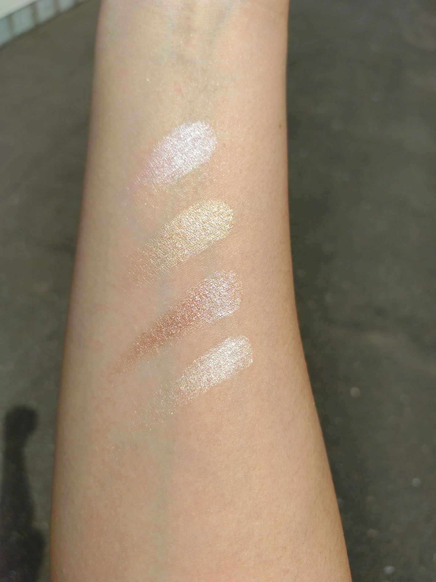OFRA HIGHLIGHTER ALL OF THE LIGHTS/Ofra Cosmetics/パウダーハイライトを使ったクチコミ(3枚目)
