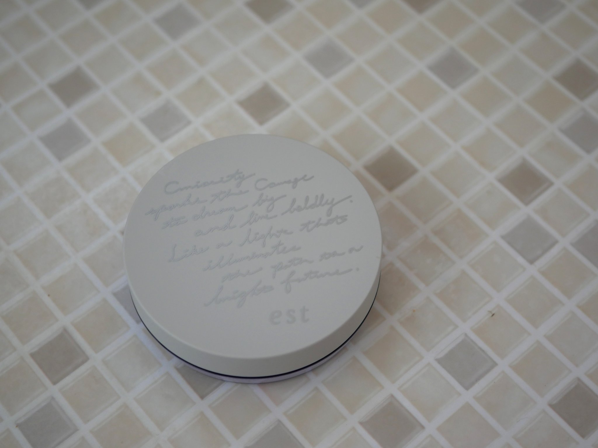 ラスティング クラリティ ルースパウダー/est/ルースパウダーを使ったクチコミ（1枚目）