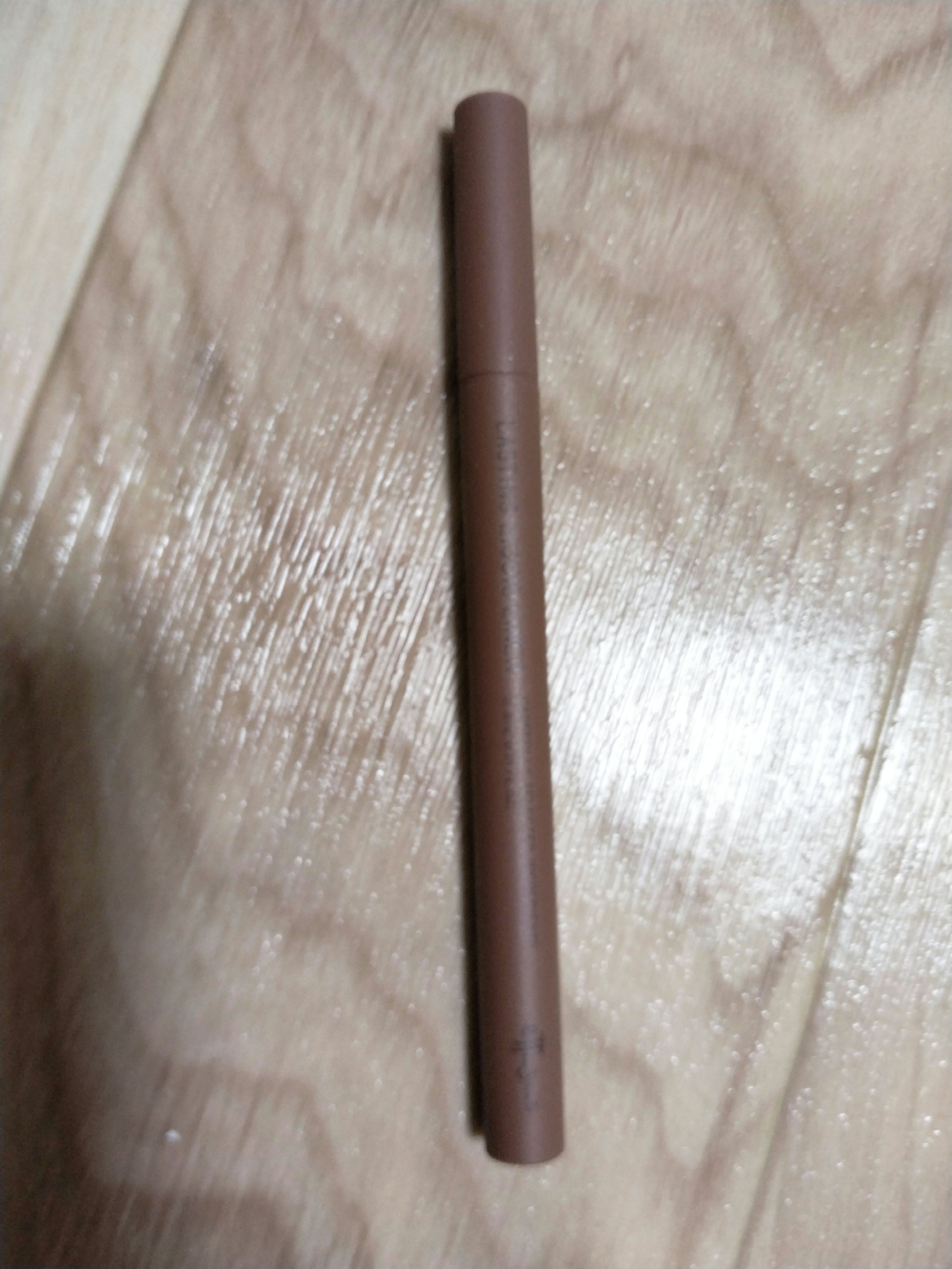 「エテュセ ラスティング リキッドライナー 05コットンブラウン」は、日本のコスメブランド「エテュセ（ettusais）」が提供しているリキッドアイライナーの一種です。この製品は、長時間持続するアイラインを提供し、自然な仕上がりを実現するこ