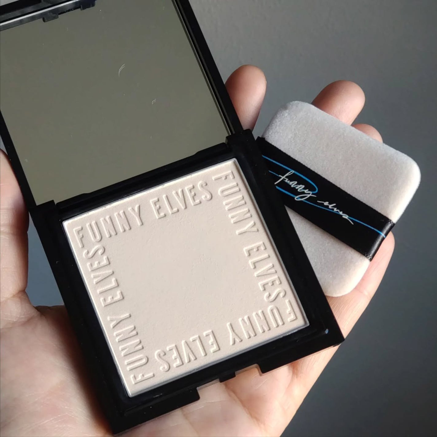 UVソフトマットプレストパウダー/FUNNY ELVES方里/プレストパウダーを使ったクチコミ(3枚目)