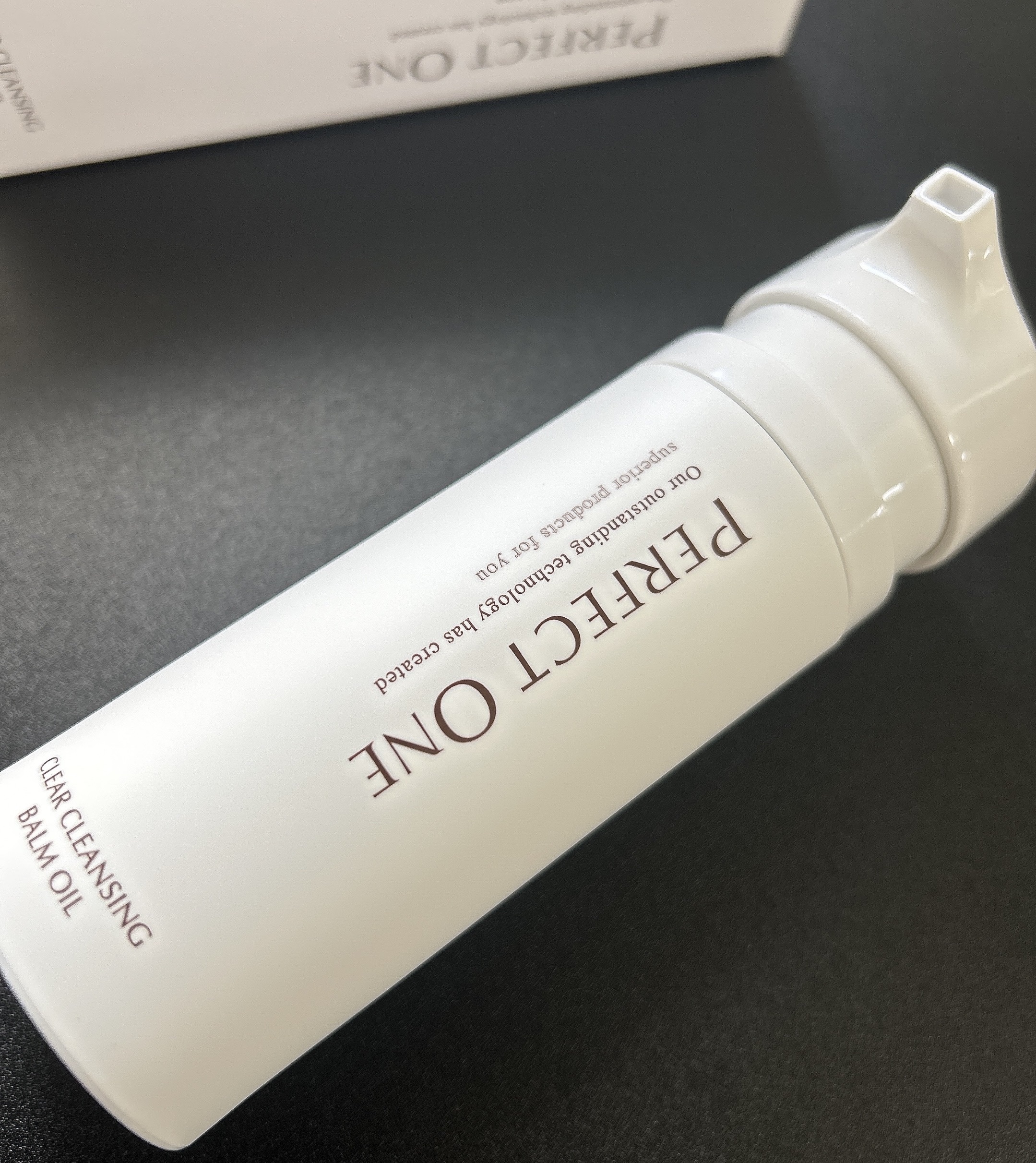 パーフェクトワン
クリアクレンジングバームオイル

バーム×オイルのいいとこどり♡
するすると伸びがよくメイクも
するんと落ちました！洗い上がりは
しっとり✨ポンプ型で使いやすい◎

#PR #パーフェクトワン
#LIPSプレゼント