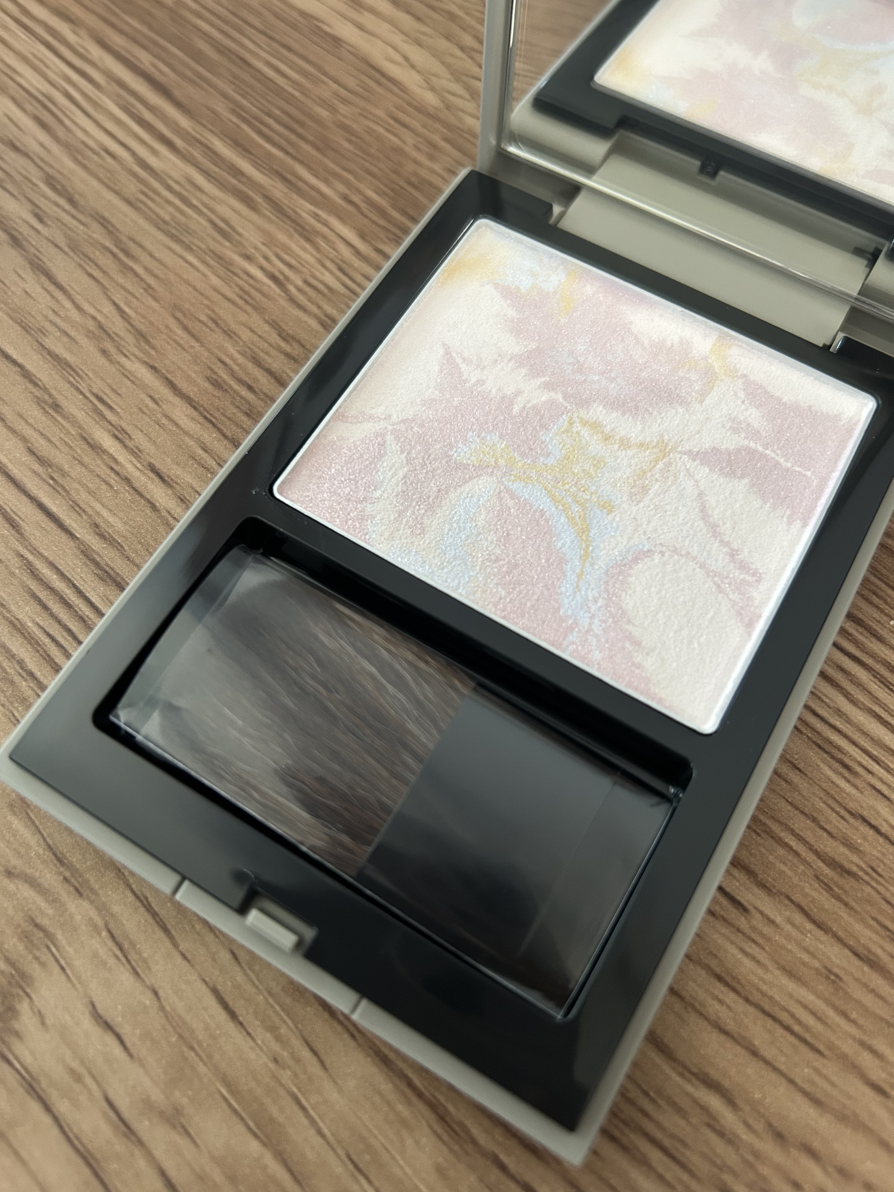 限定プレストパウダー】THREE ディスコーダントダンス フェイス