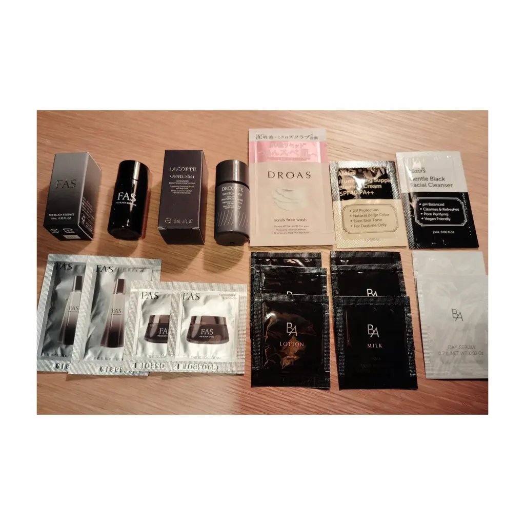 サンプル色々使ってみたメモ

✂ーーーーーーーーーーーーーーーーーーーー

DECORTEの麹の美白美容液は12mlと太っ腹サイズ✨
だいたい朝晩使って2週間ほど持ちました。

(使い終わってからHPで商品の詳細見てたら
これは効いてそう�