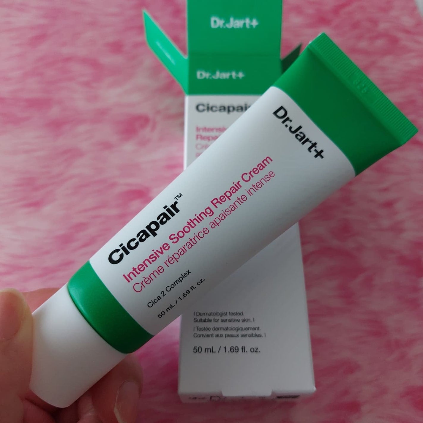 暁子 on LIPS 「うるおいを与えながら肌荒れケアをサポート。洗顔後、化粧水などで..」(1枚目)