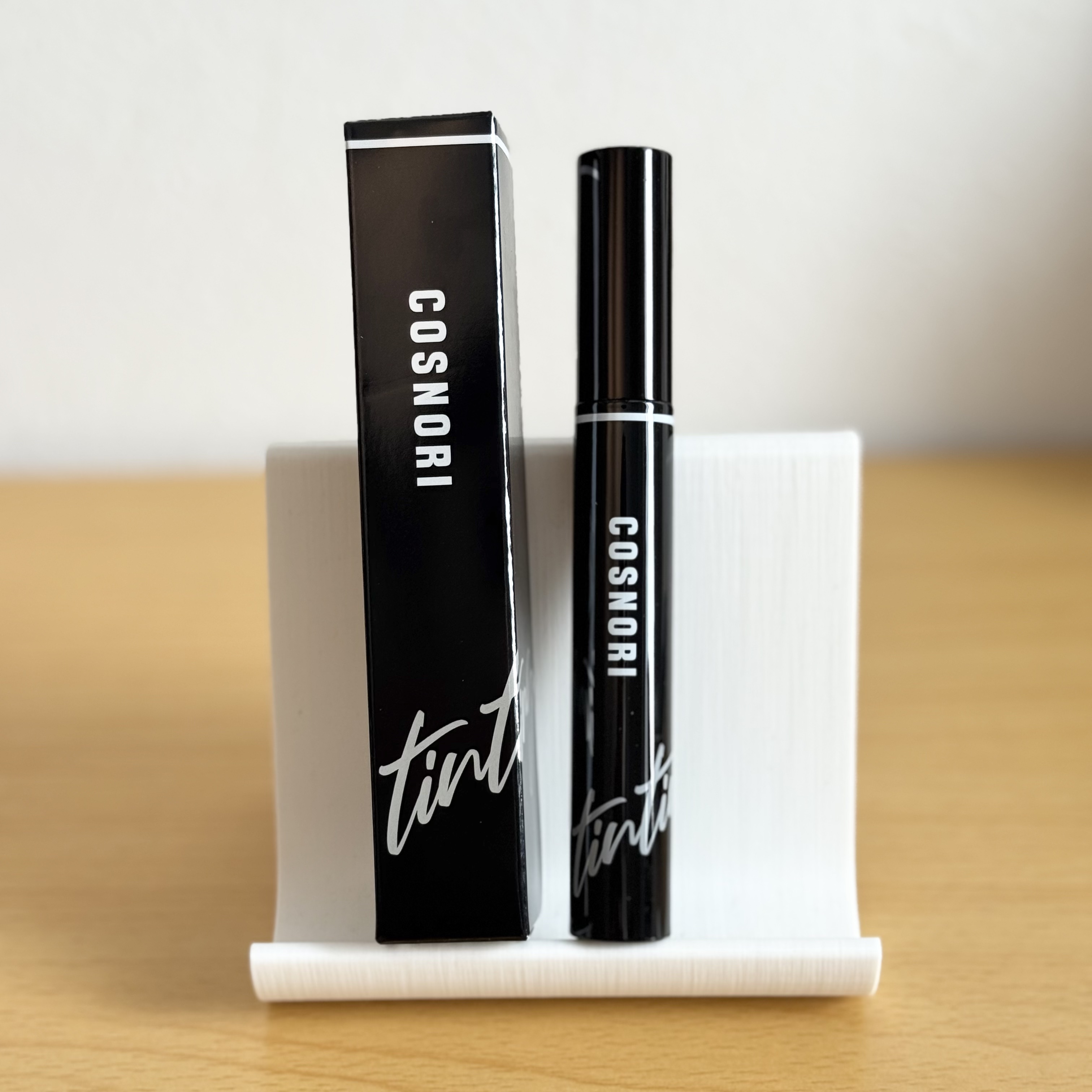 ┈┈┈┈┈┈┈┈┈┈

COSNORI

コスノリ アイラッシュティンティングセラム

┈┈┈┈┈┈┈┈┈┈

まつ毛美容液成分にブラックカラー足したマスカラ美容液！

自然なブラックカラーでナチュラルながらも印象的な目元を演出。

有効な