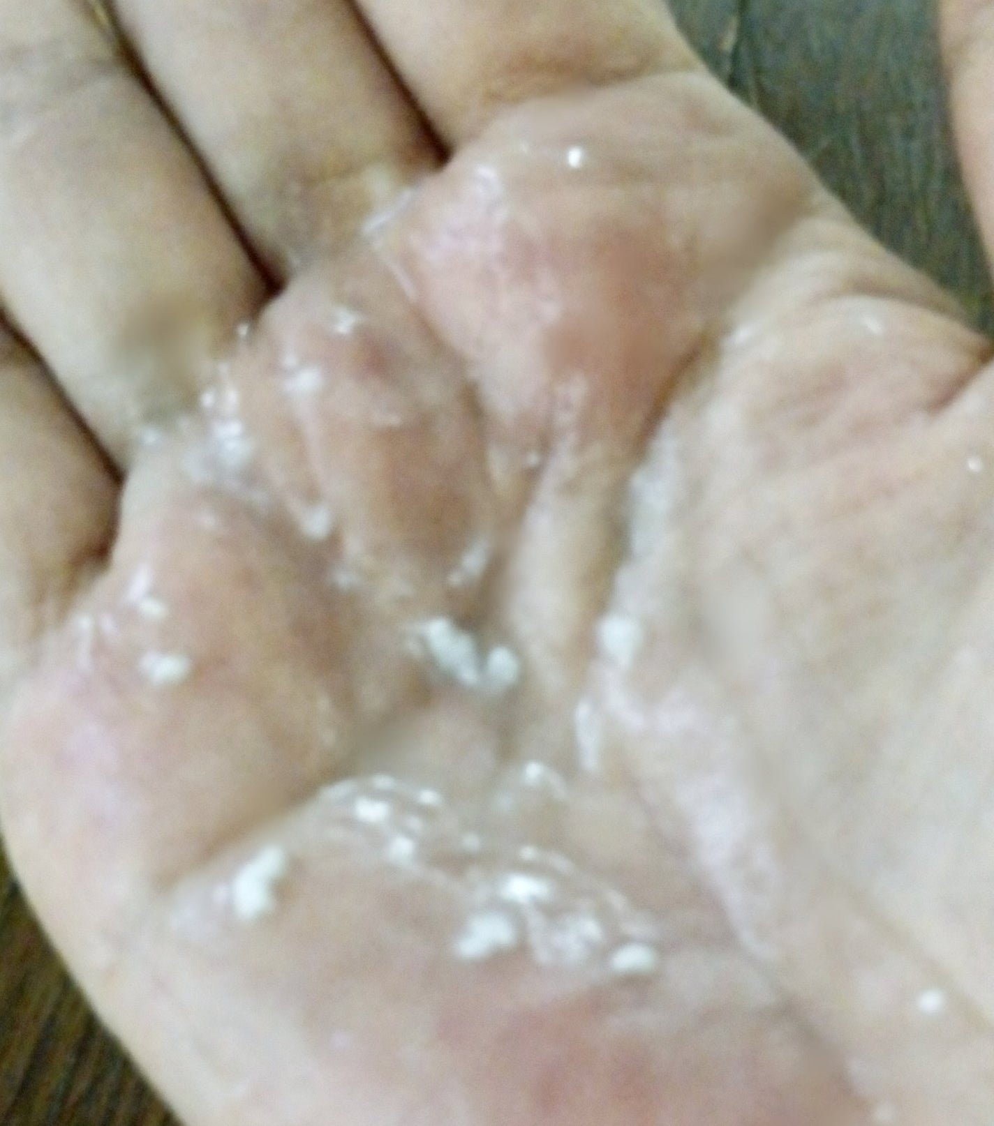 桃セラミド配合ピーリングジェル/DAISO/ピーリングを使ったクチコミ(3枚目)