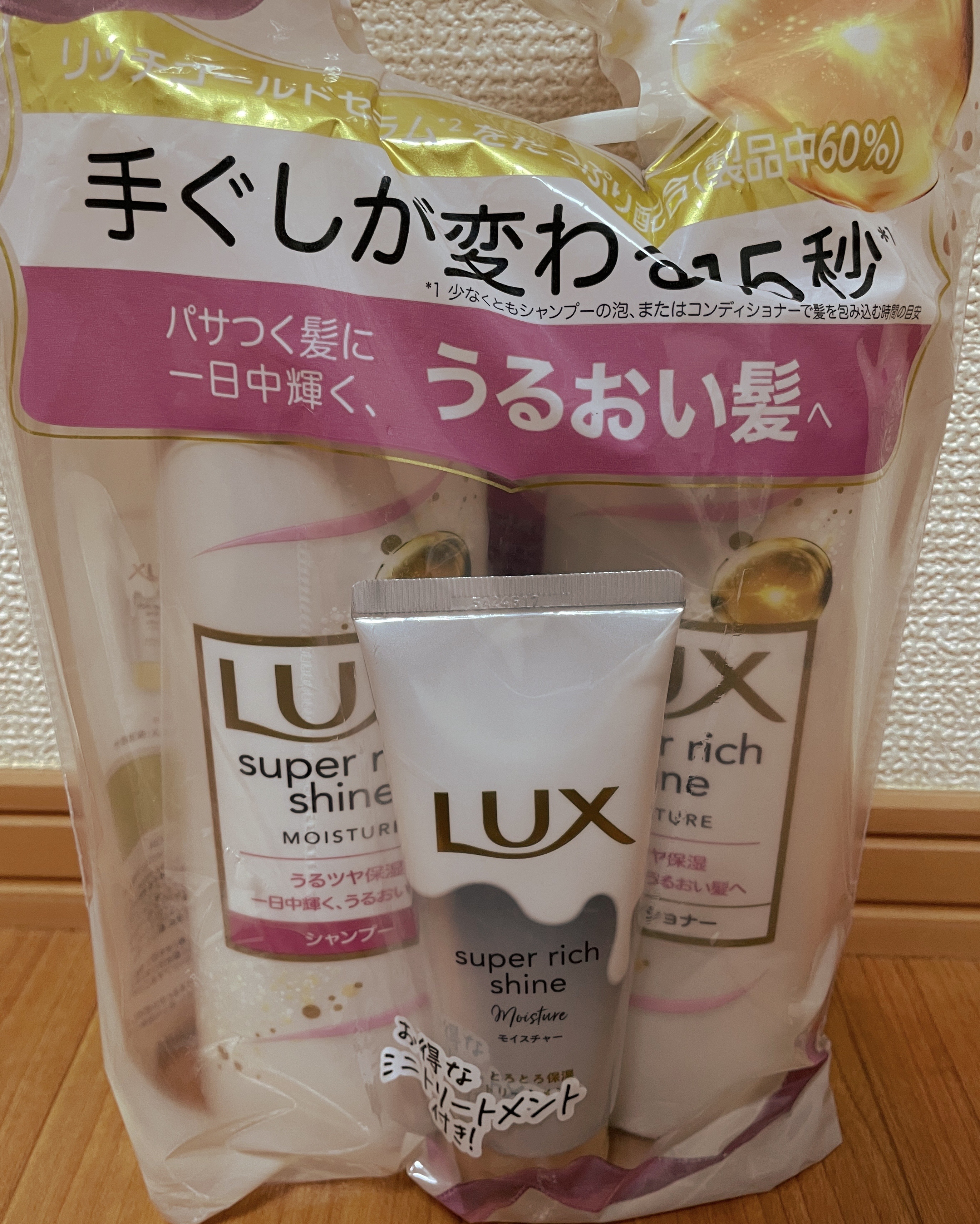 LUX スーパーリッチシャイン モイスチャー シャンプー／コンディショナー シャンプー430g コンディショナー オープン価格

ドンキでトリートメント入りだったので購入しました！

ラックスは髪がしっとりしてサラサラ感を実感できるので何度