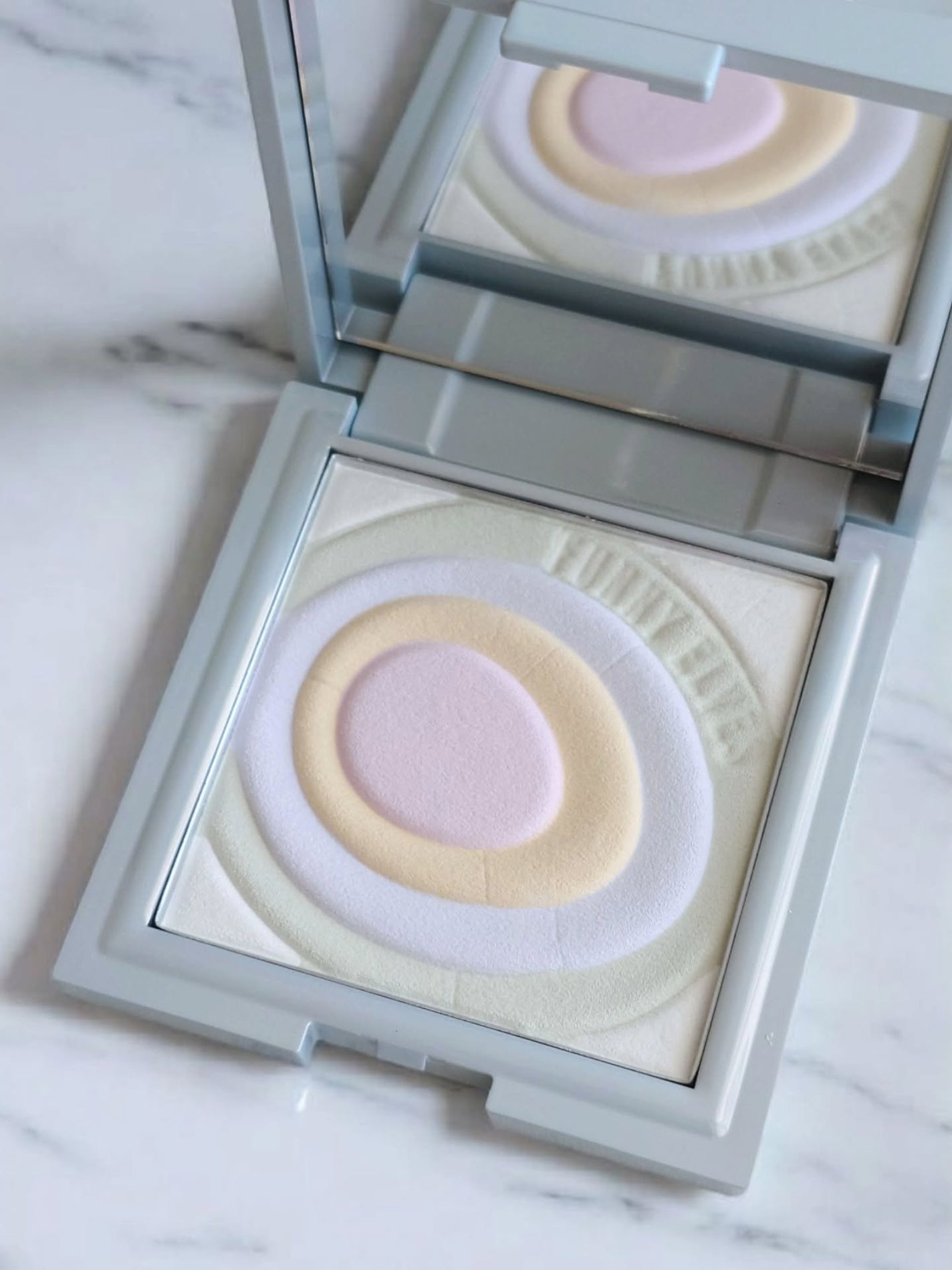 まぁコスメ on LIPS 「今回ご紹介するのは、@funnyelves.jpさんのネビュラ..」(3枚目)