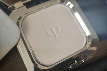 プードルコンパクトエサンシエルn/クレ・ド・ポー ボーテ/プレストパウダーを使ったクチコミ(1枚目)