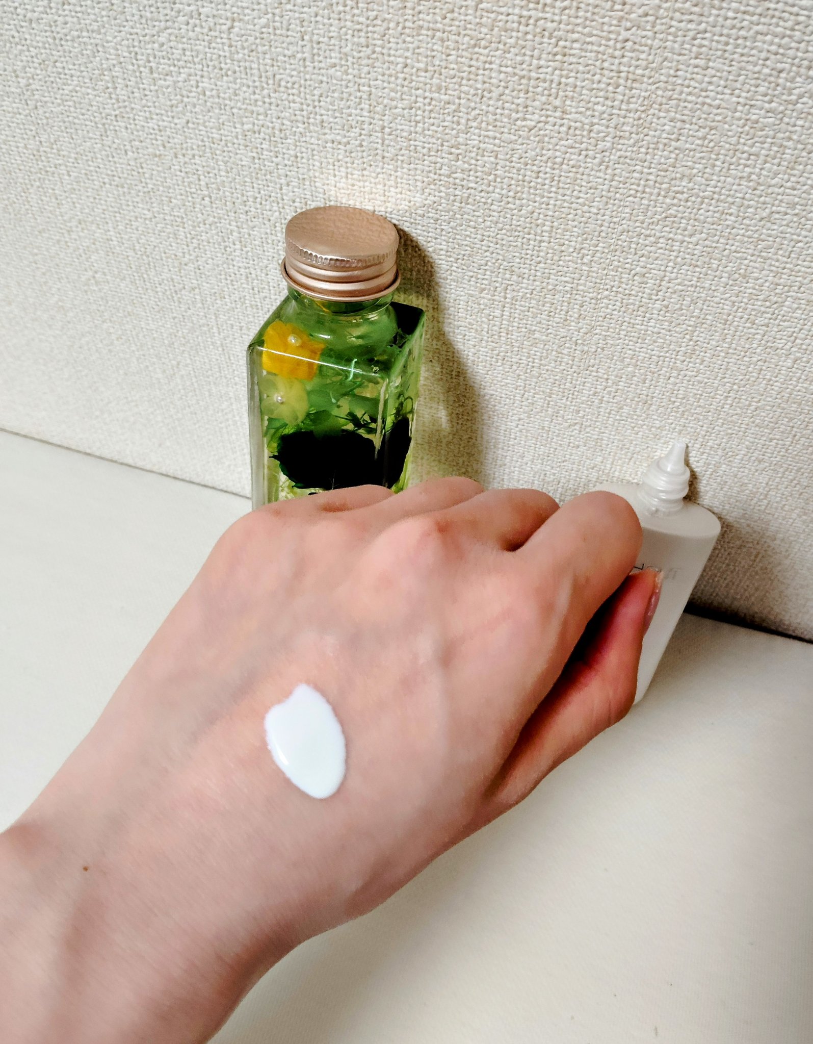 ウィズアウト UVプロテクト エッセンス/WITHOUT/日焼け止めローションを使ったクチコミ（3枚目）