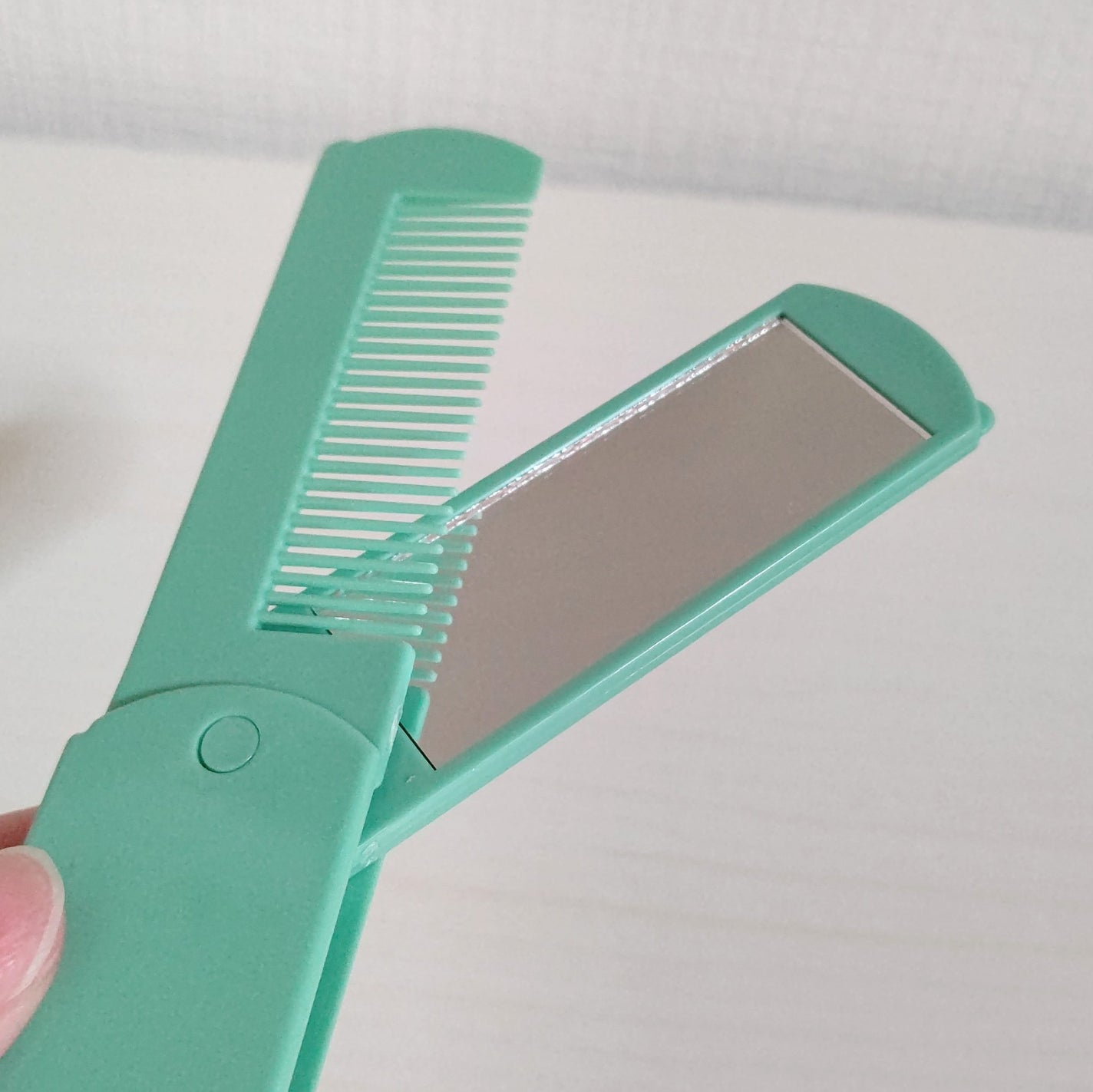 ゆずぽん on LIPS 「ダイソーで見つけた💖折りたたみミラー付きコーム✨これ凄く便利で..」(2枚目)