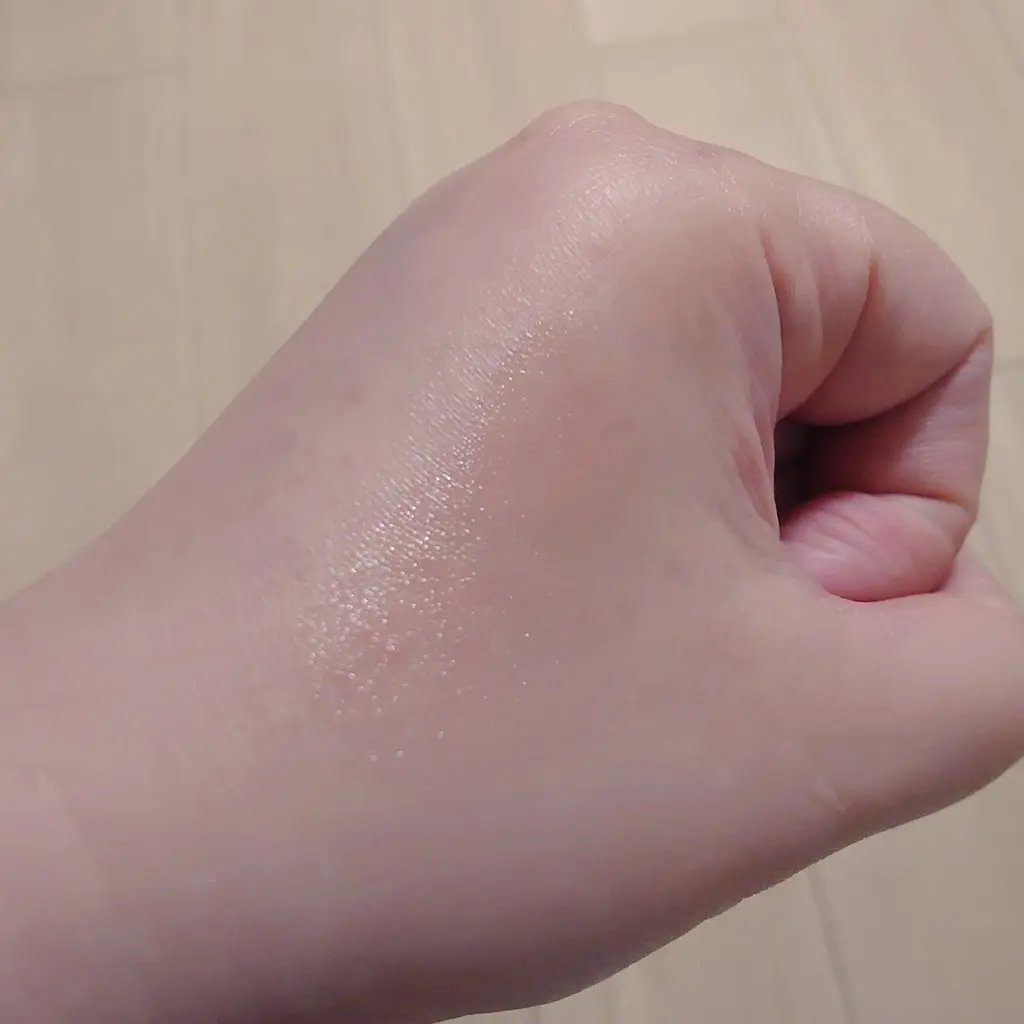 プラダ ライト グローイング リップバーム/PRADA BEAUTY/リップバームを使ったクチコミ（2枚目）