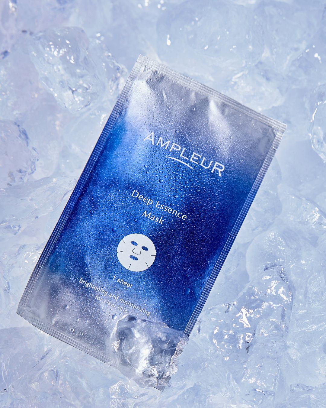 紫外線を浴びた肌に、たっぷりのうるおいを。
冷蔵庫でひんやり冷やして使えば、ほてりがちな夏肌に心地よくフィットします。

ディープエッセンスマスクは、
話題の「グルタチオン*1」をはじめ「ハイドロキノン誘導体*2」「速攻型ビタミンC*3」な