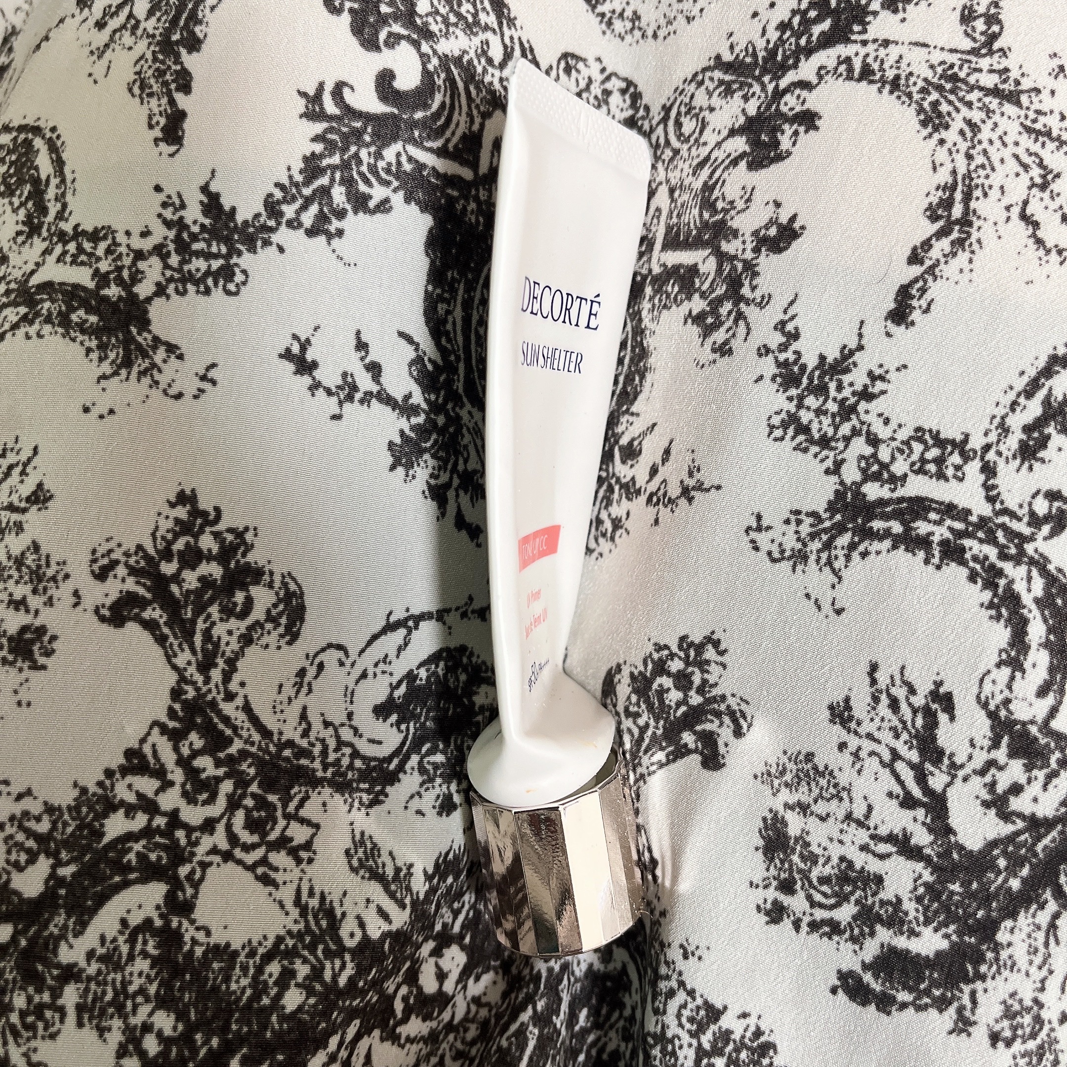 サンシェルター　マルチ プロテクション　トーンアップＣＣ/DECORTÉ/化粧下地を使ったクチコミ（2枚目）