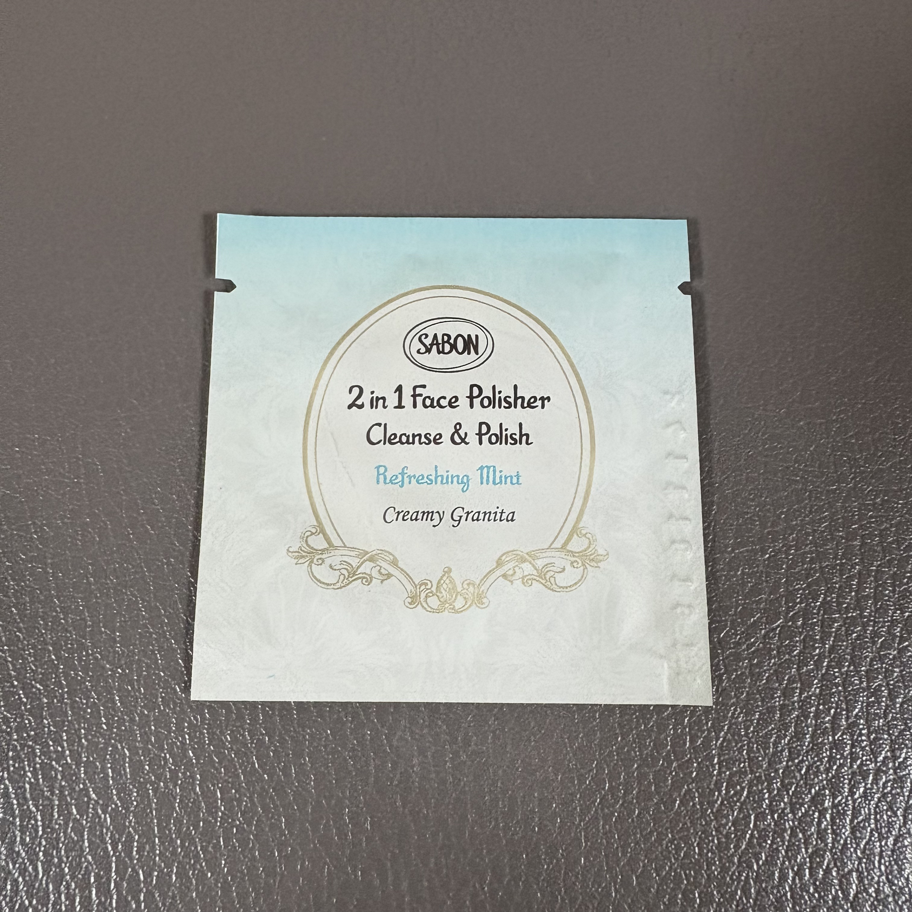 SABON
フェイスポリッシャー リフレッシングミント
サンプル使用のため評価なし

角質ケアと洗顔に加え、バランシング機能を新たに搭載。
厳選した花々やハーブが肌に寄り添うように
皮脂バランスや日々の揺らぎをすこやかに整えるとのこと

す