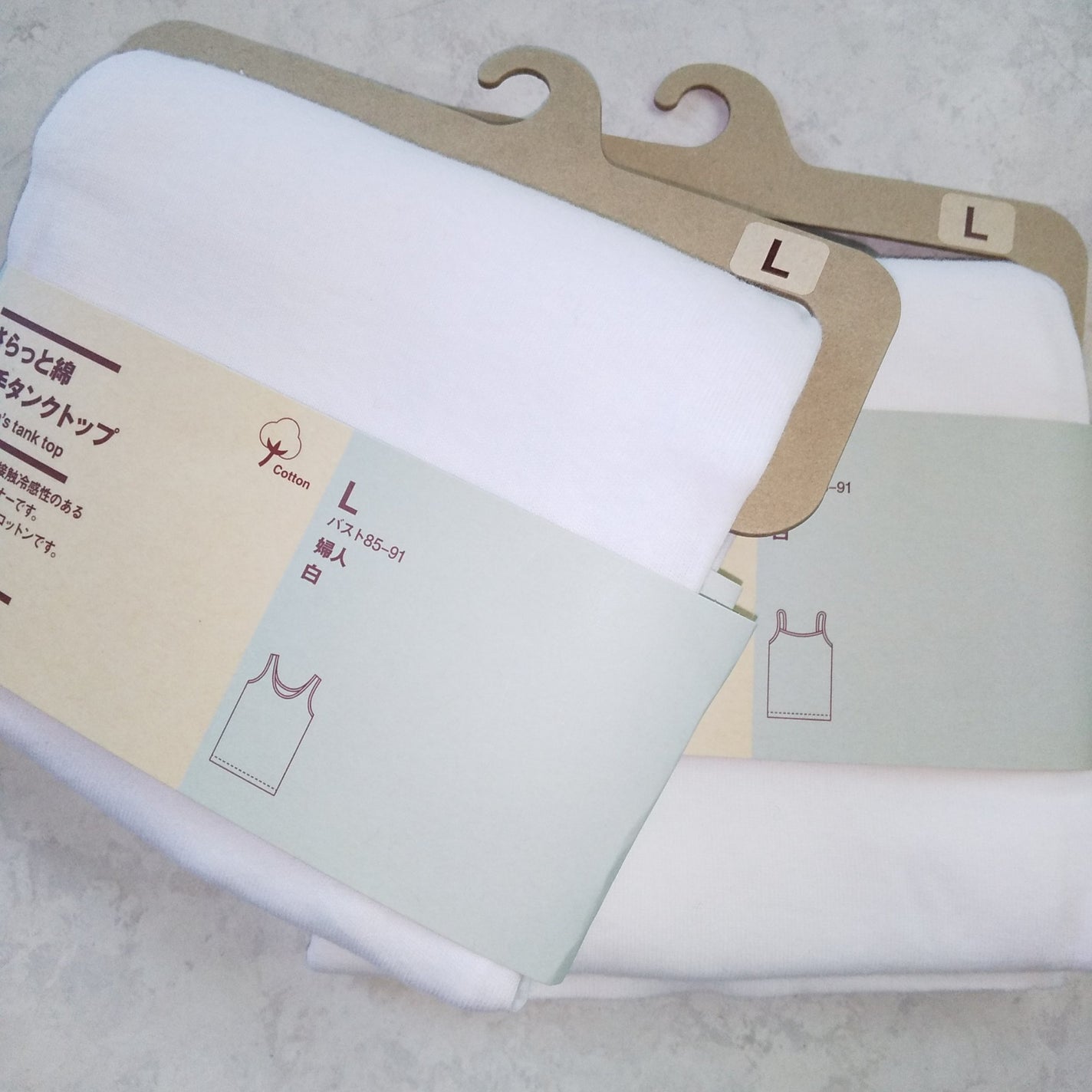 ピー on LIPS 「無印良品────────────さらっと綿薄手タンクトップ12..」(2枚目)