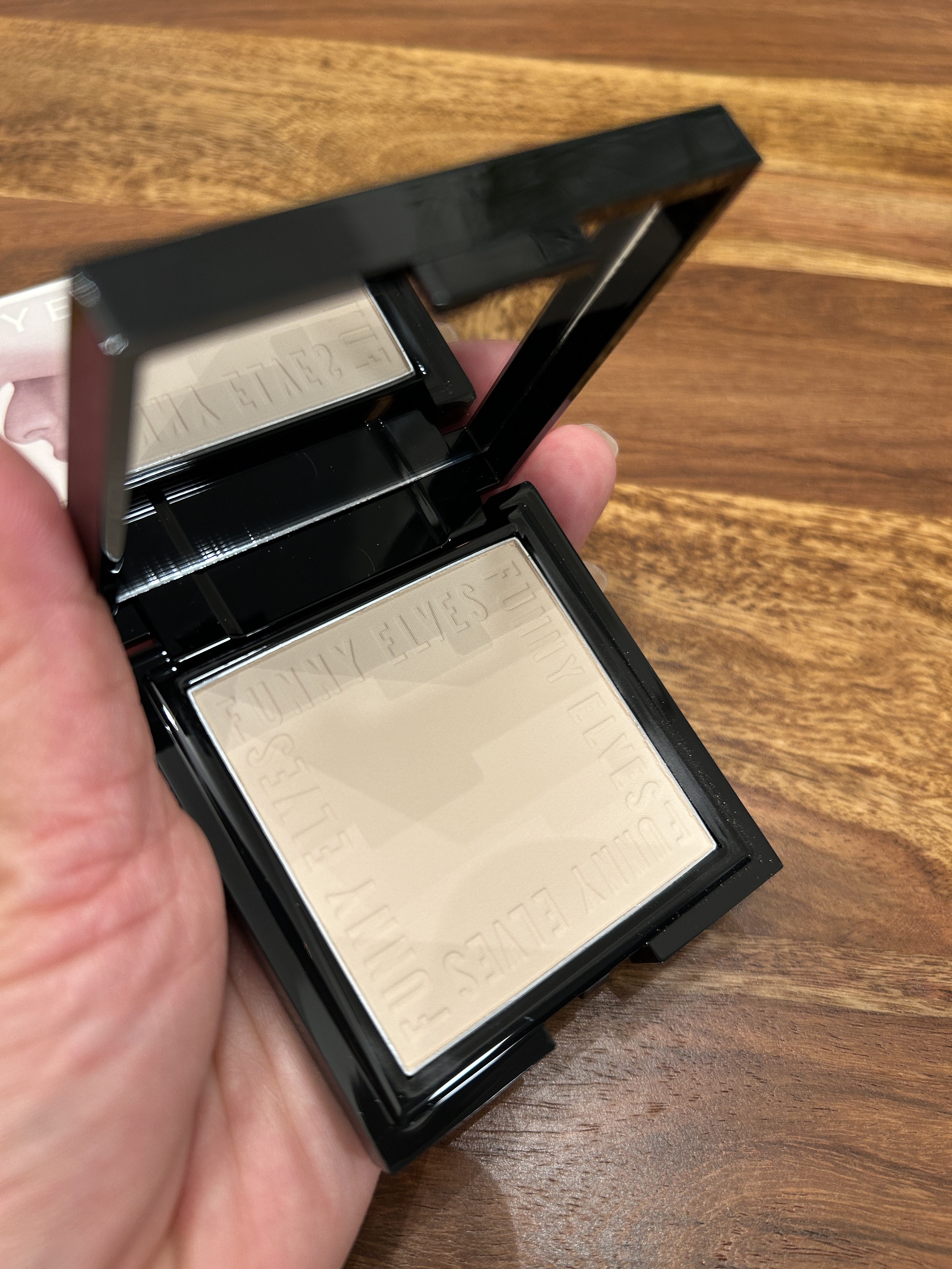 UVソフトマットプレストパウダー/FUNNY ELVES方里/プレストパウダーを使ったクチコミ（3枚目）