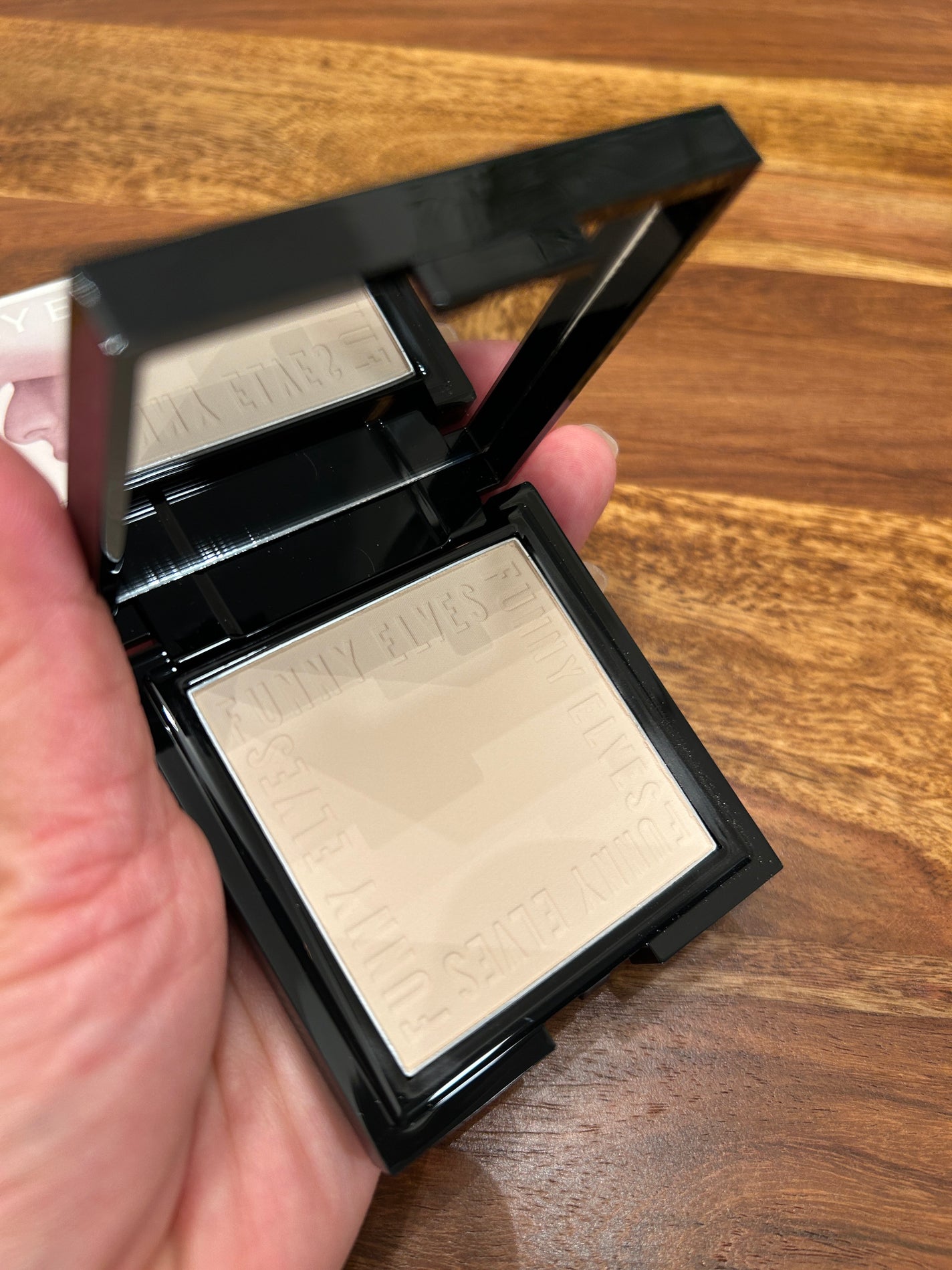 UVソフトマットプレストパウダー/FUNNY ELVES方里/プレストパウダーを使ったクチコミ(3枚目)