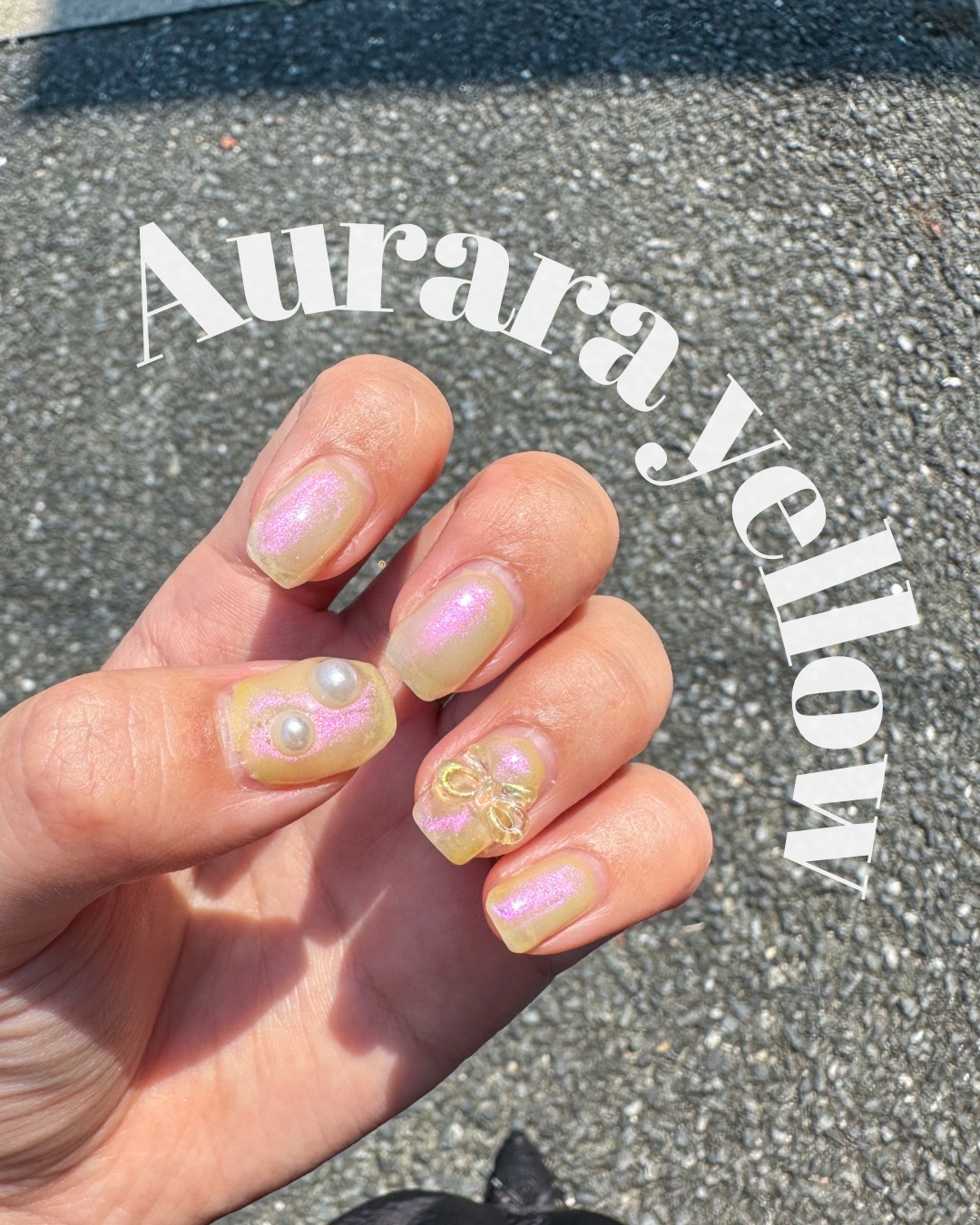 new nail💅🤍
今年の私のラッキーカラーのイエローを身に纏おうと思ってイエローオーロラネイルにしてみた！

オーロラにすると塗りムラも目立ちにくいので
不器用な私にはありがたい…笑

🌟使ったもの
・Seria レモンイエロー
