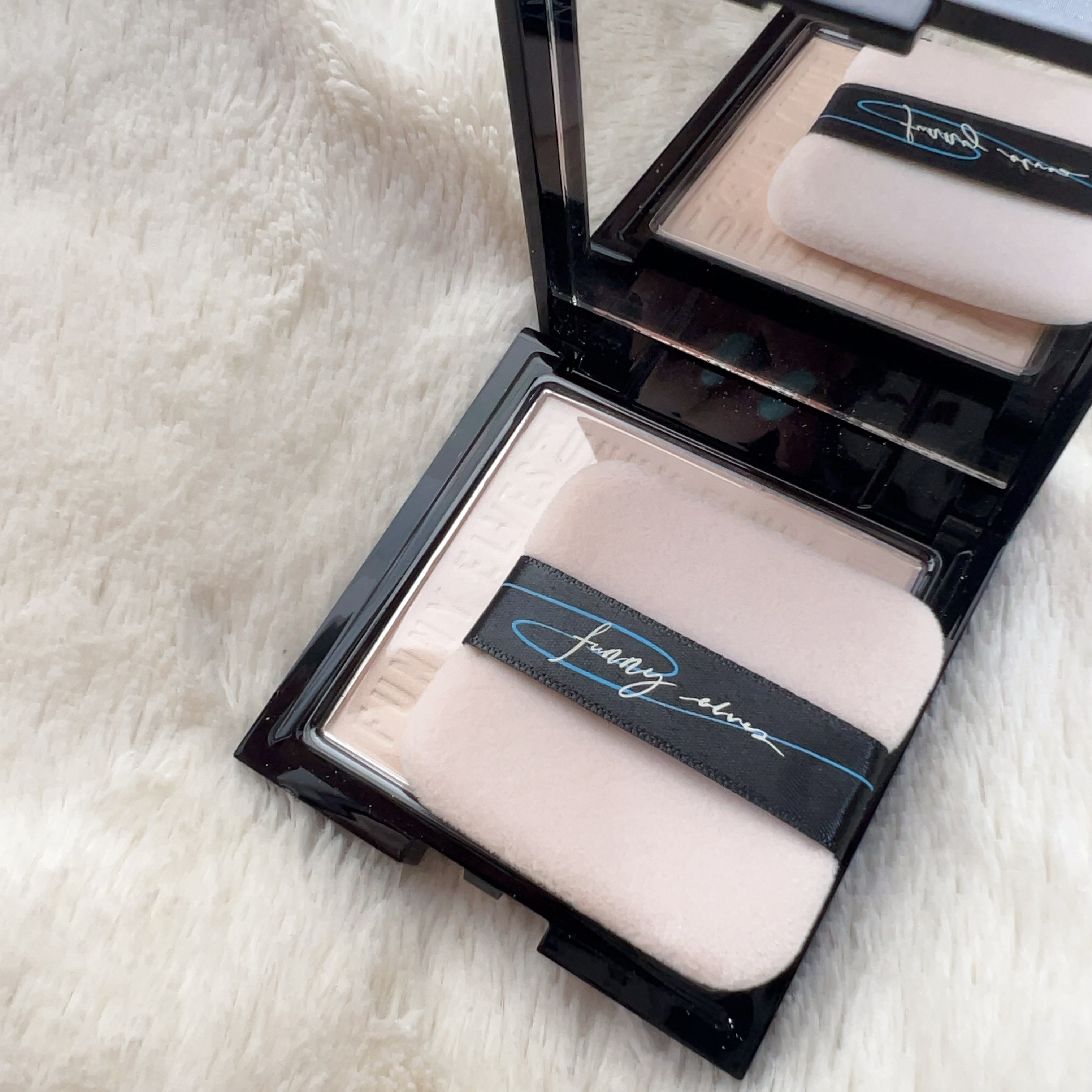 UVソフトマットプレストパウダー/FUNNY ELVES方里/プレストパウダーを使ったクチコミ（2枚目）