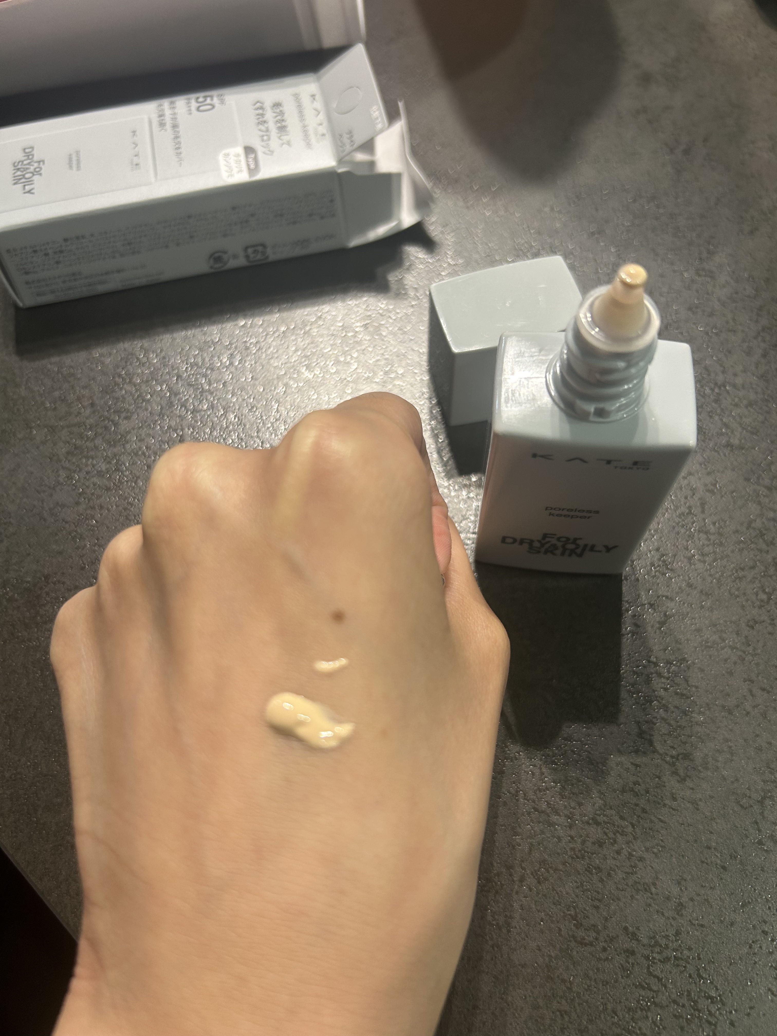 ケイト ポアレスキーパー FORドライ&オイリー/KATE/化粧下地を使ったクチコミ（3枚目）