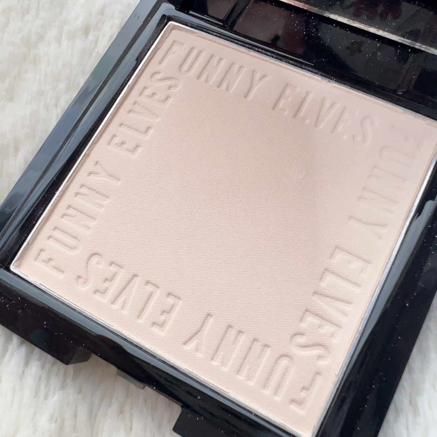 UVソフトマットプレストパウダー/FUNNY ELVES方里/プレストパウダーを使ったクチコミ(3枚目)