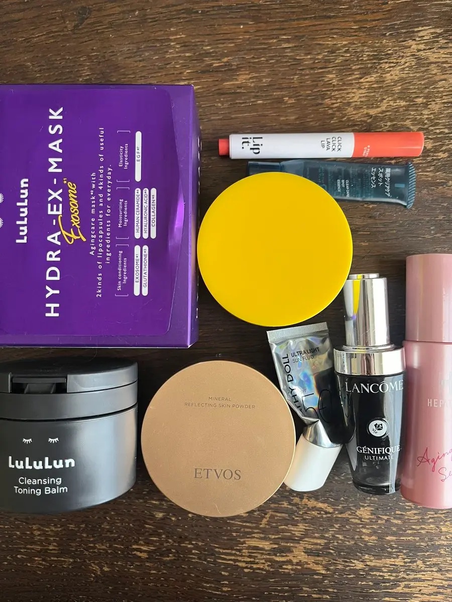 6月7月の使い切りまとめてドドン！

一枚目がプレキャンなどの頂き物、2枚目以降が購入品です👀

ルルルンのシートマスクは間違いない！またリピ予定。
エトヴォスのお粉は乾燥しなくて良かった😊パール入りだけど毛穴が悪目立ちしないし、また涼