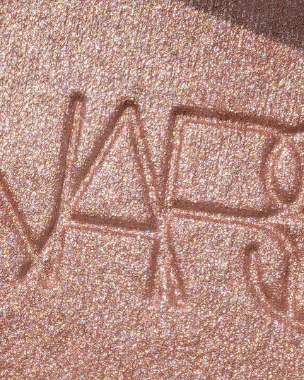 NARS ライトリフレクティング ルミナイジングパウダー/NARS/パウダーハイライトを使ったクチコミ(4枚目)