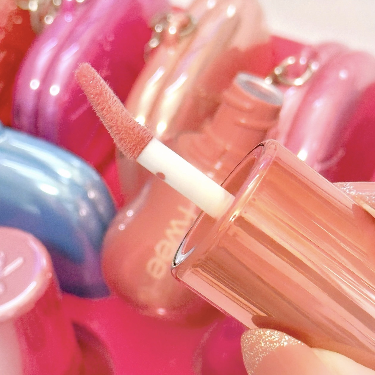 フィー 3Dボリューミンググロス B08 ロージー  70％/fwee/リップグロスを使ったクチコミ（3枚目）