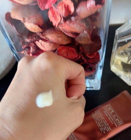 mochi ♡ →フォロバ on LIPS 「今、愛用中の日焼け止め☀️鹿のプラセンタと鹿の角のエキスを主成..」(2枚目)