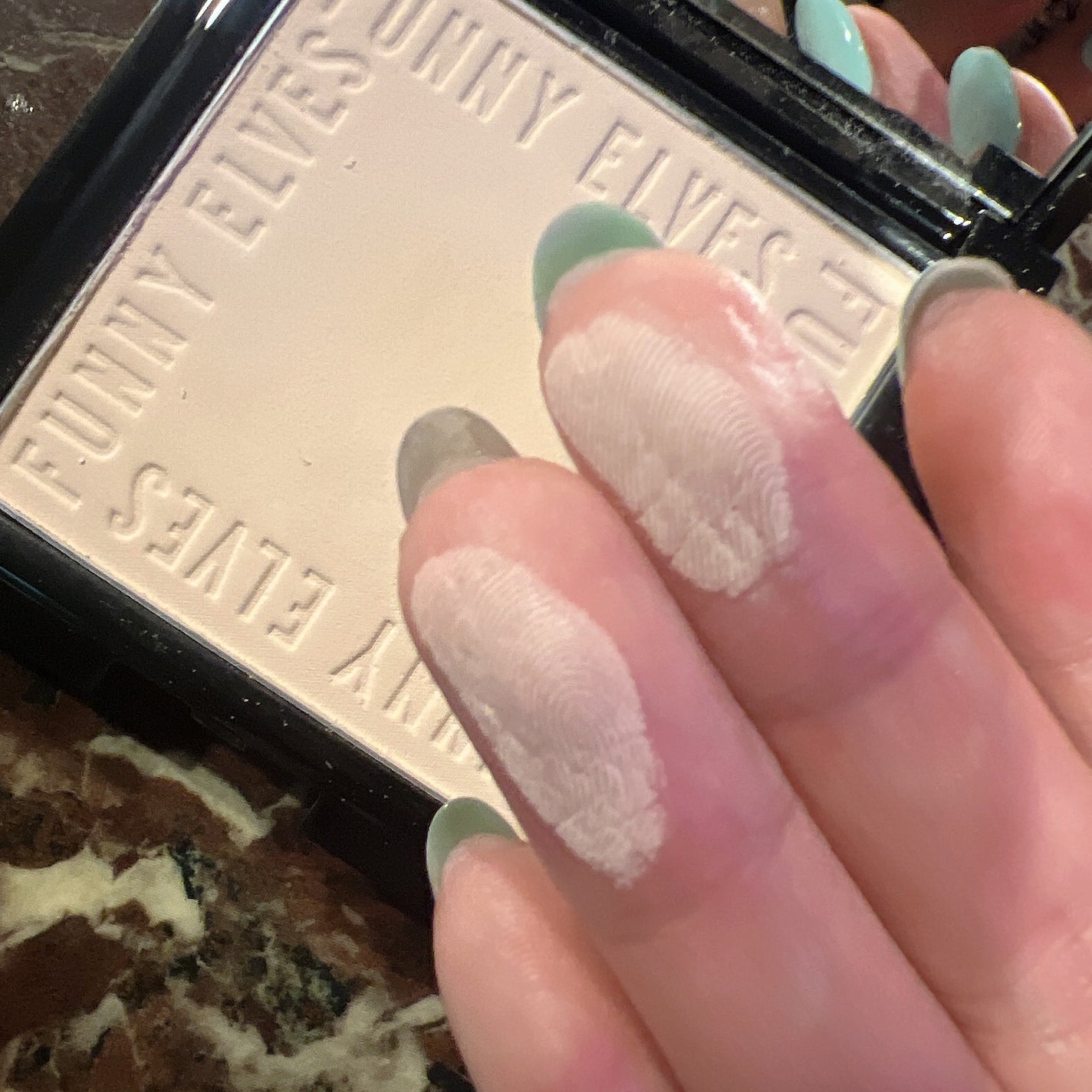 UVソフトマットプレストパウダー/FUNNY ELVES方里/プレストパウダーを使ったクチコミ(4枚目)